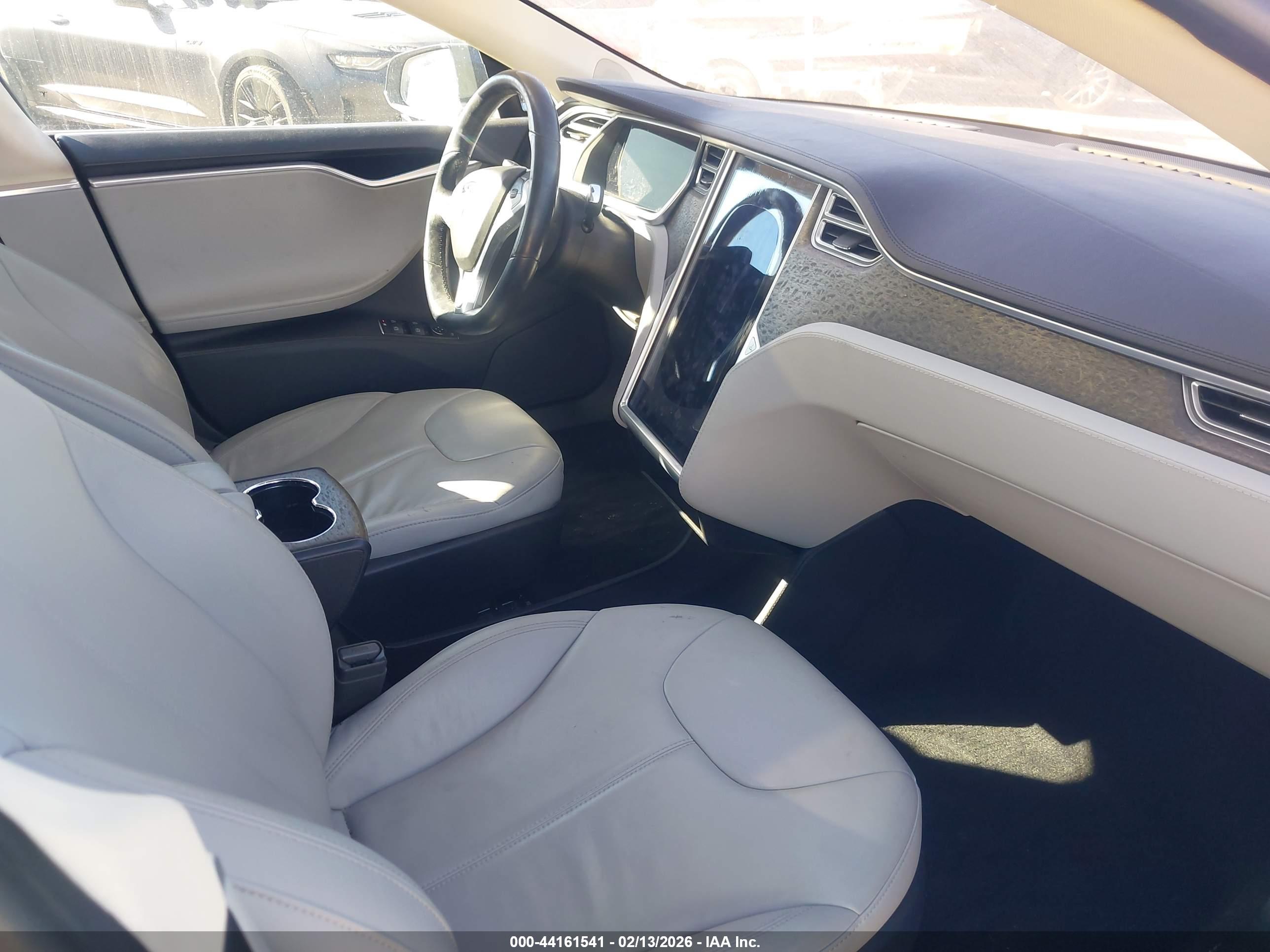 TESLA MODEL image 5