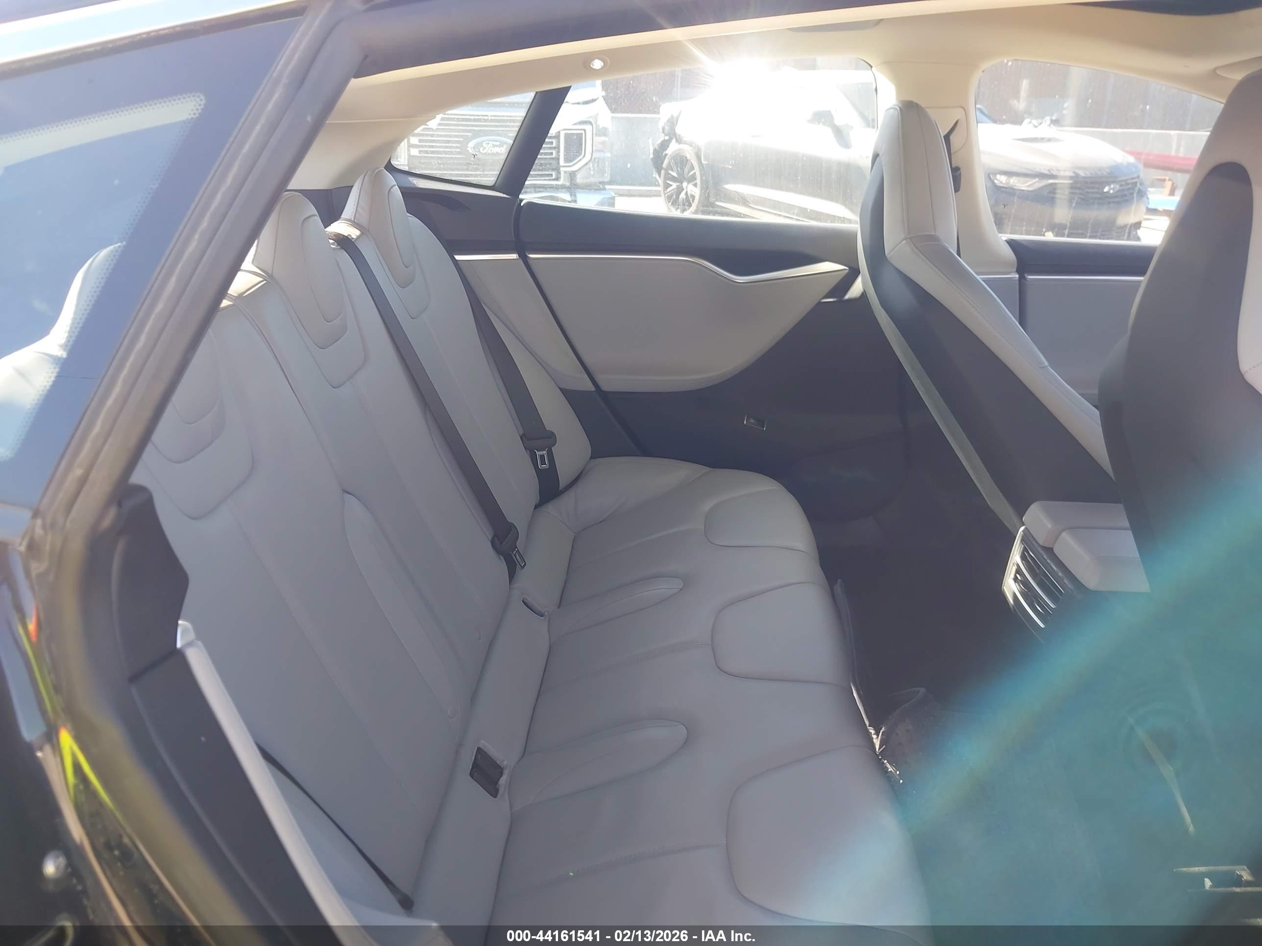 TESLA MODEL image 8
