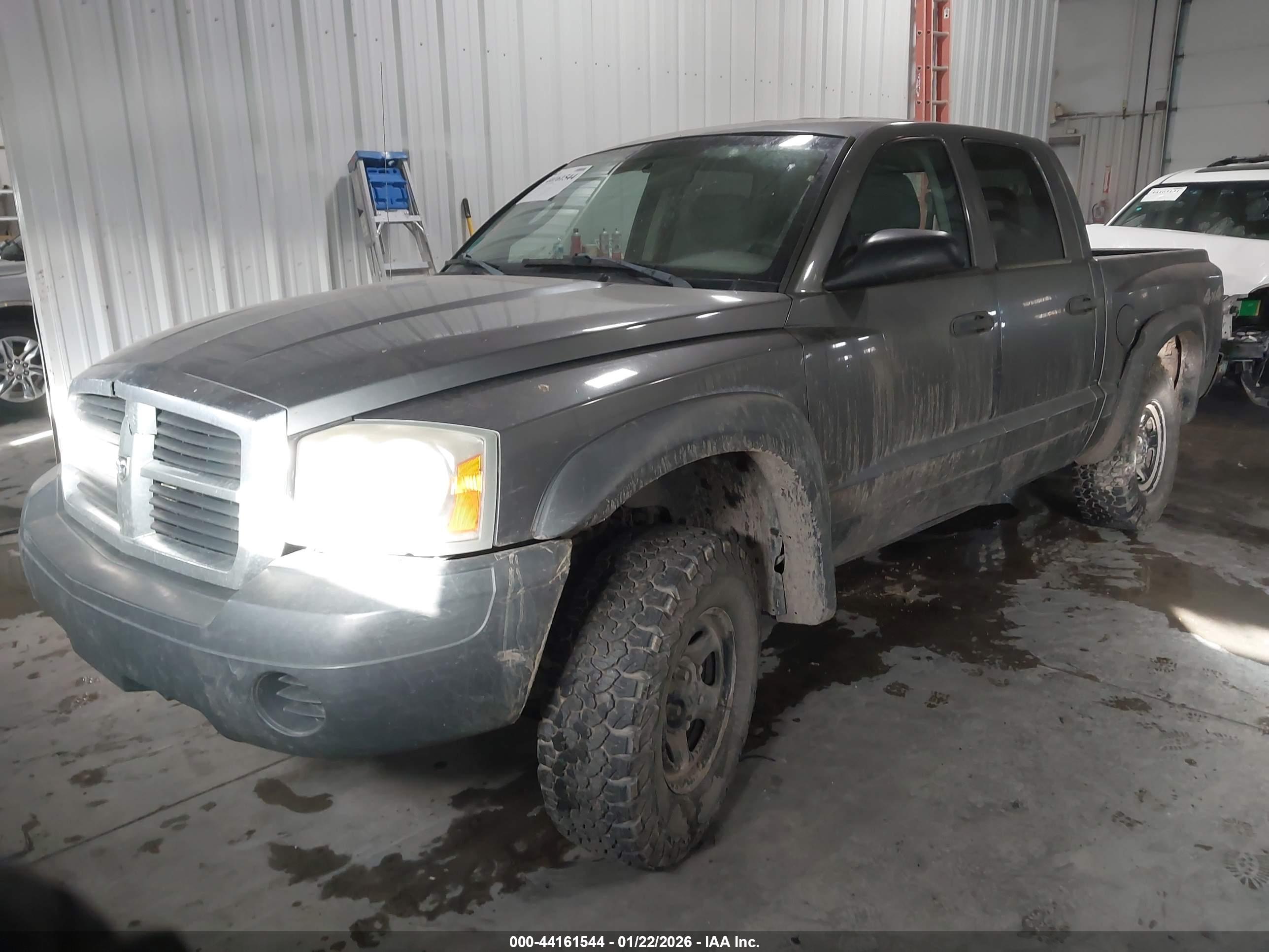 DODGE DAKOTA image 2