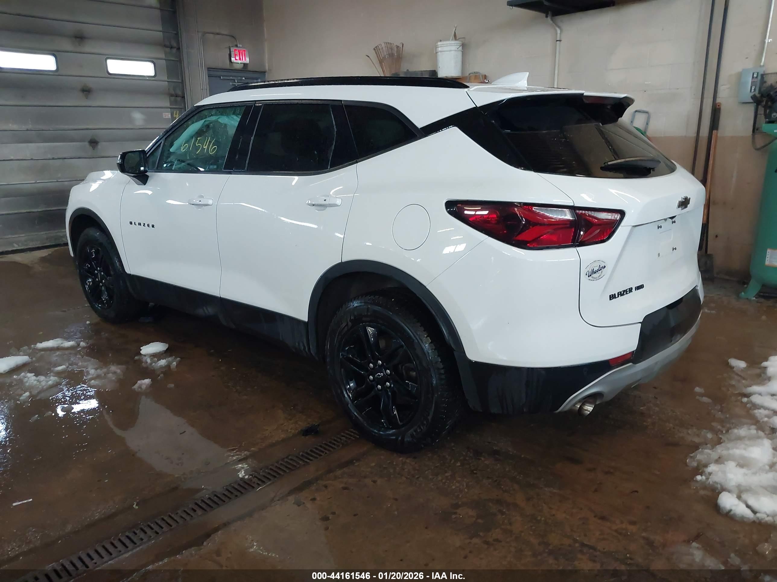 CHEVROLET BLAZER image 3