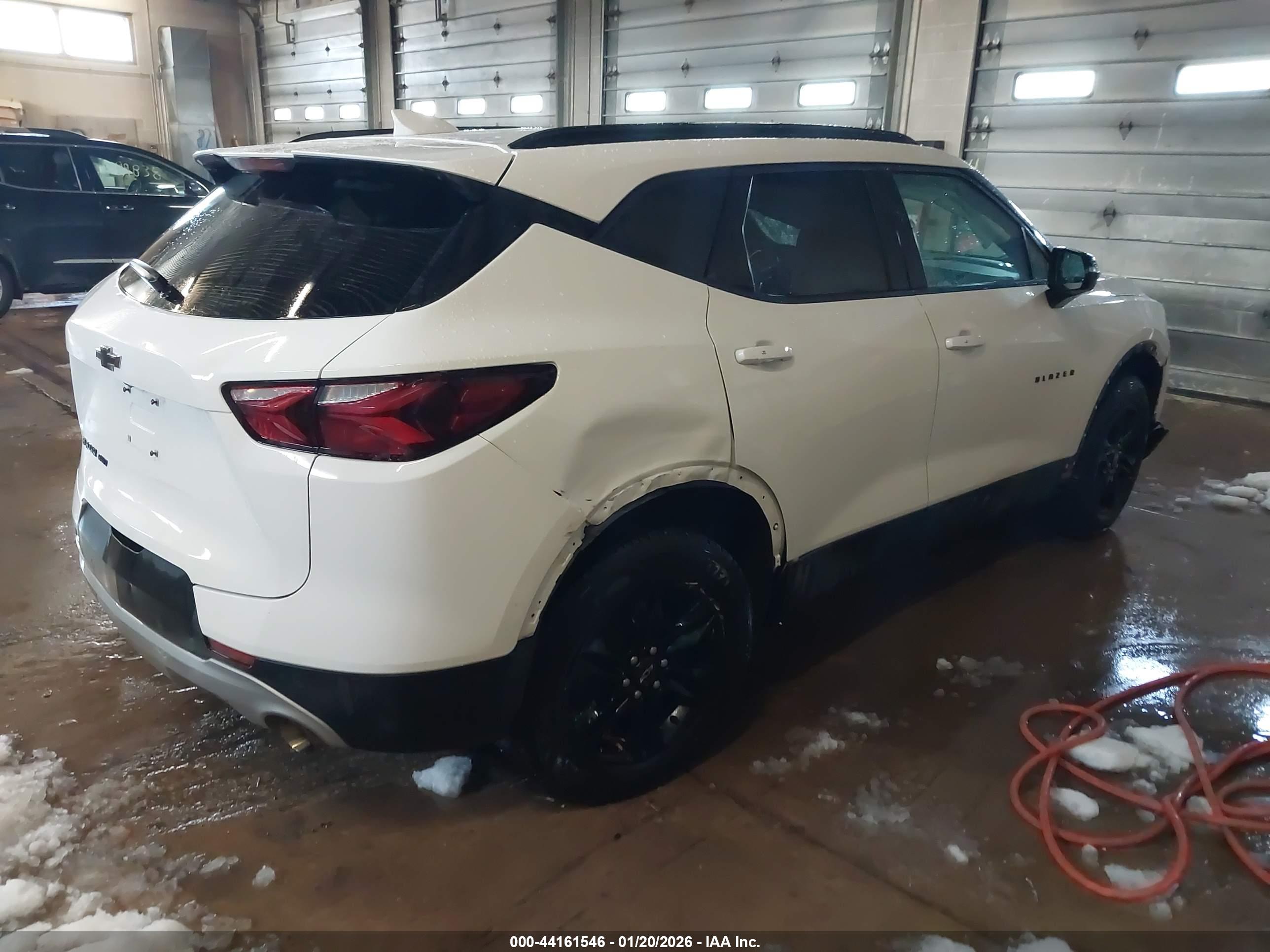 CHEVROLET BLAZER image 4