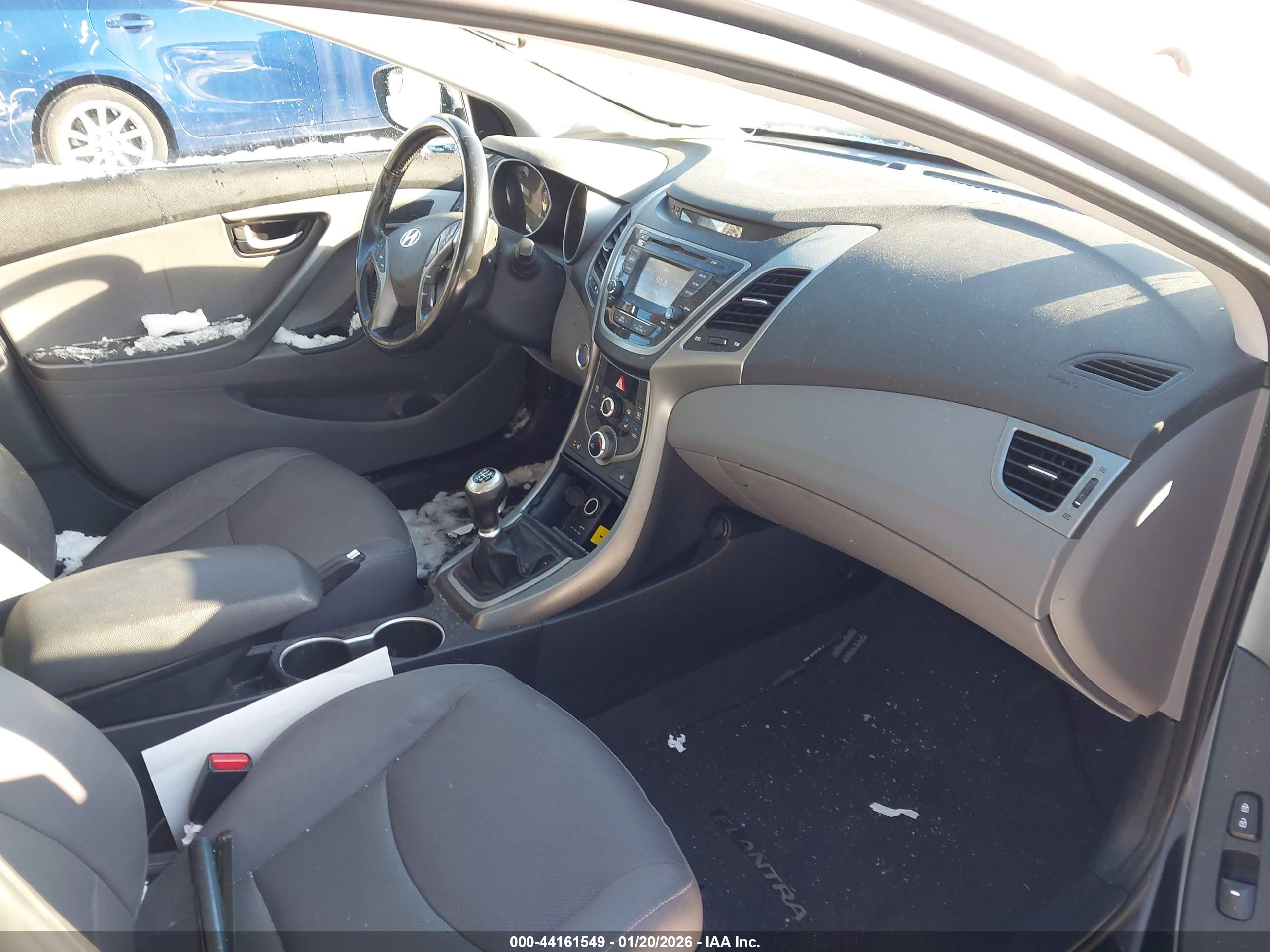 HYUNDAI ELANTRA image 5