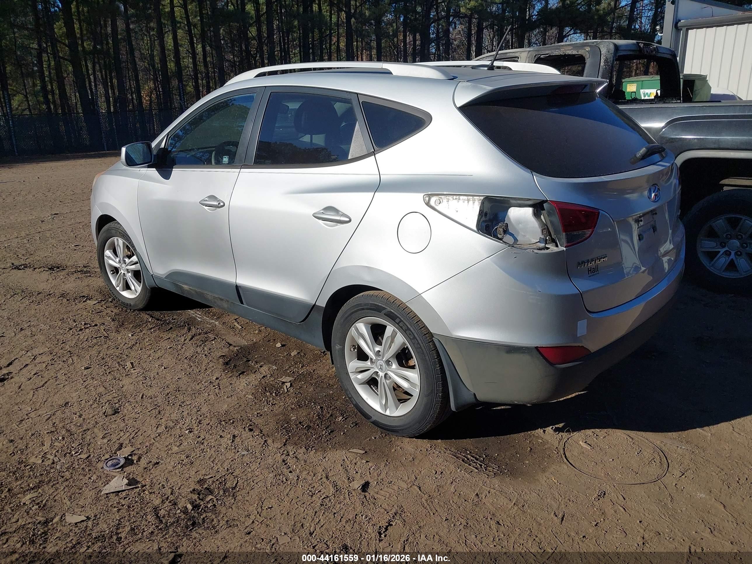 HYUNDAI TUCSON image 3