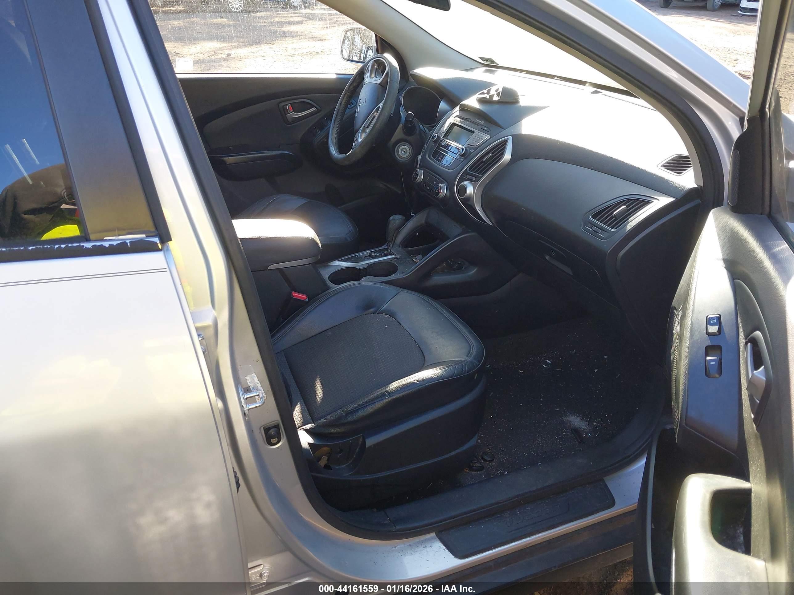 HYUNDAI TUCSON image 5