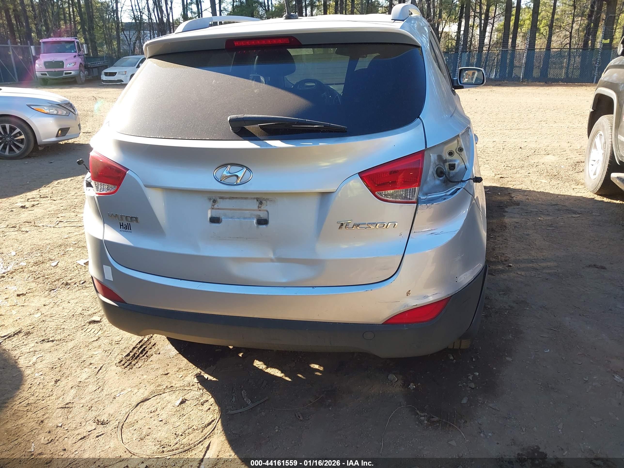 HYUNDAI TUCSON image 6