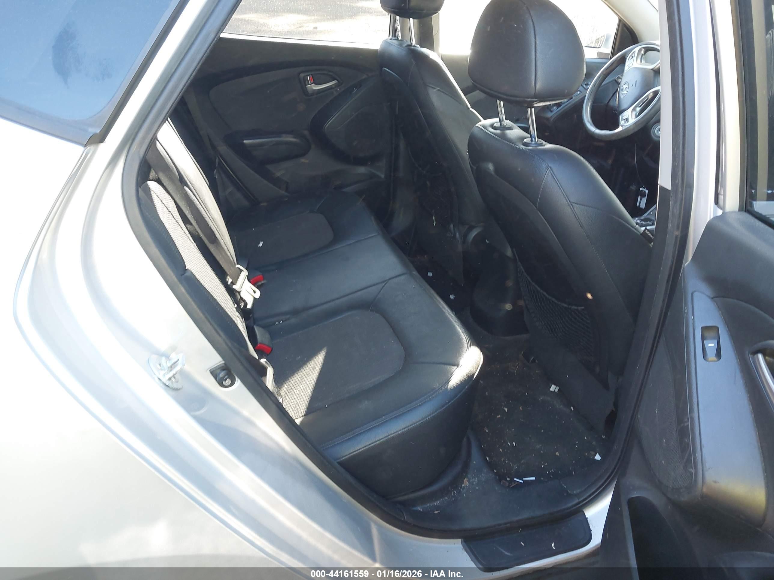 HYUNDAI TUCSON image 8