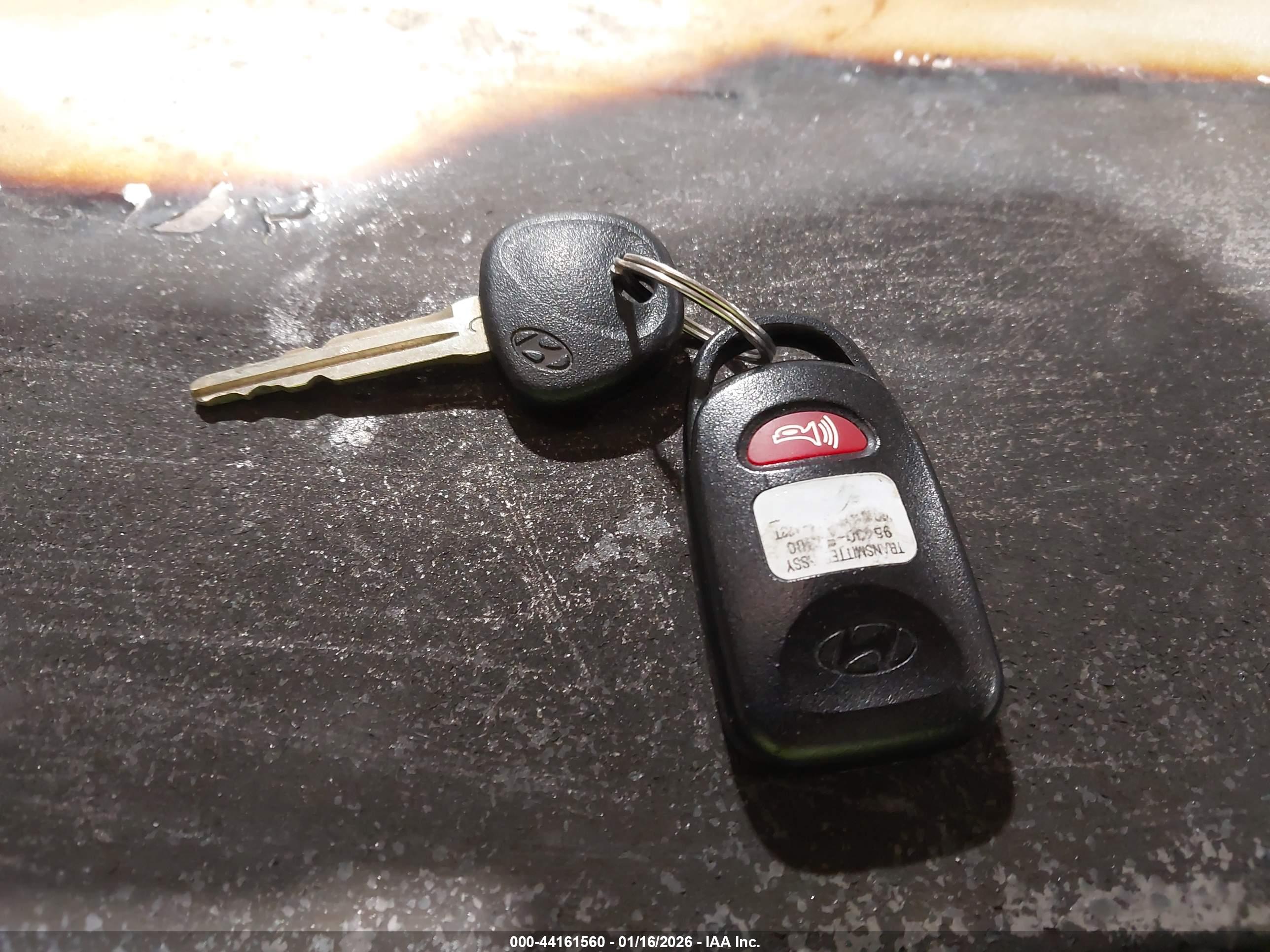 HYUNDAI ELANTRA image 11