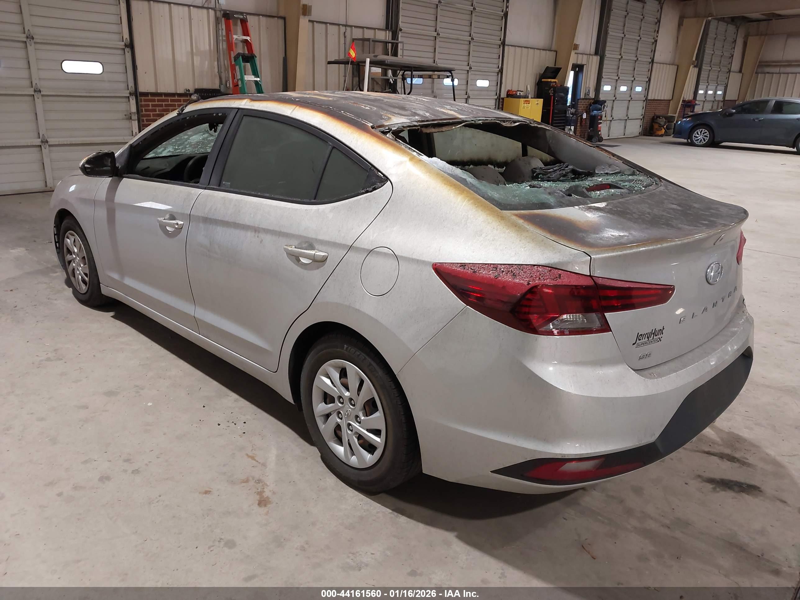 HYUNDAI ELANTRA image 3