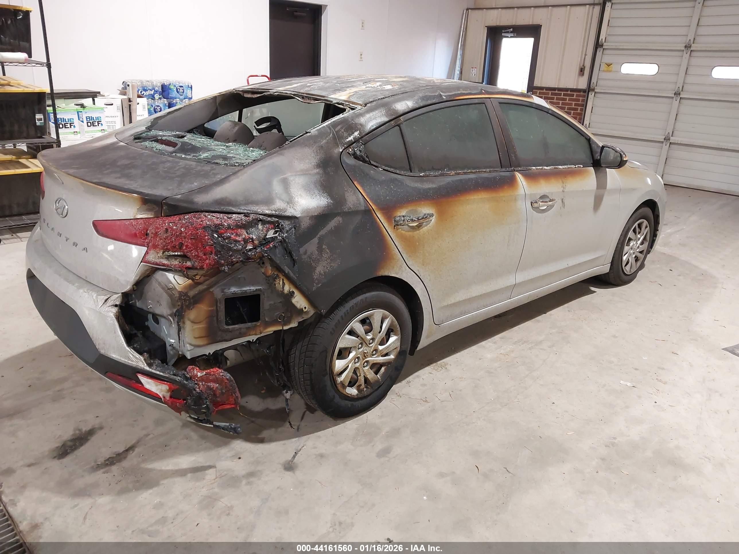 HYUNDAI ELANTRA image 4