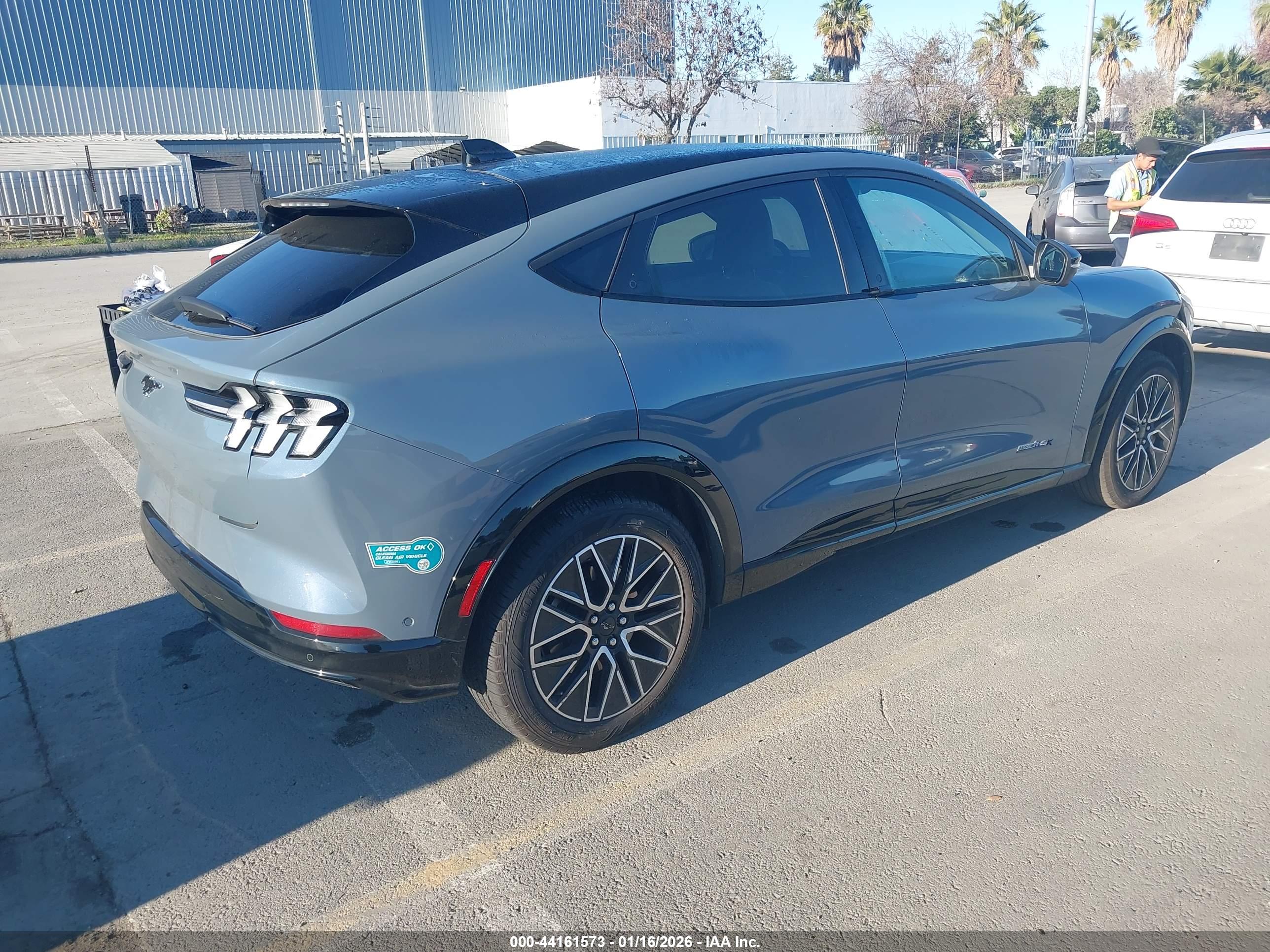 FORD MUSTANG image 4