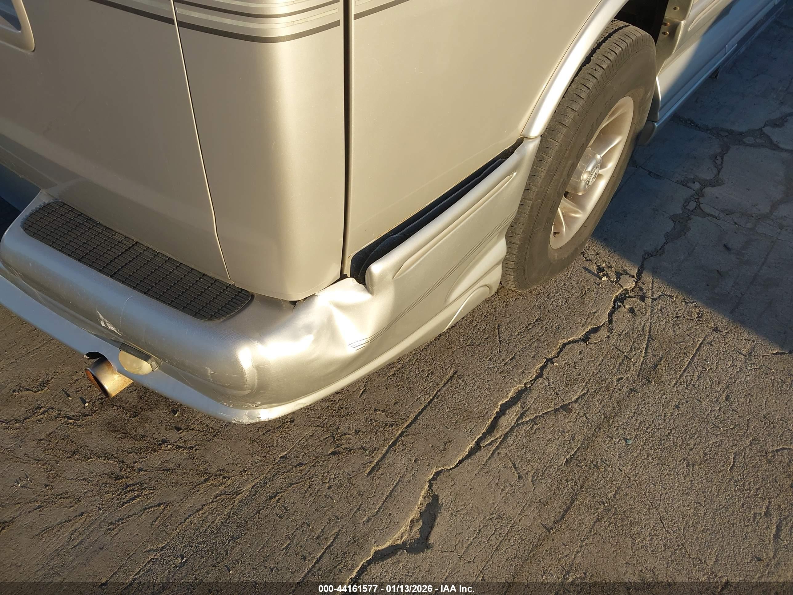 CHEVROLET EXPRESS image 6
