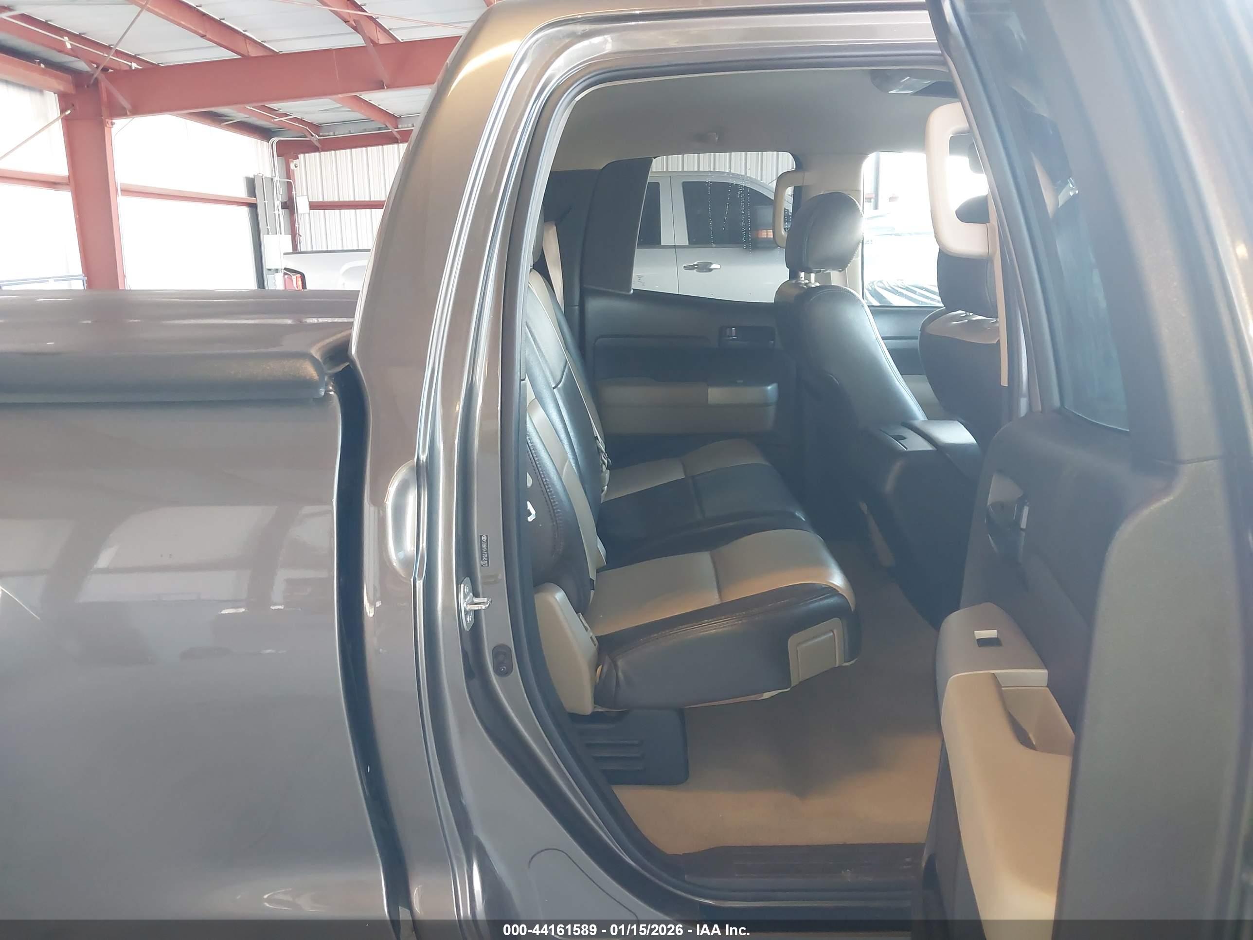 TOYOTA TUNDRA image 8