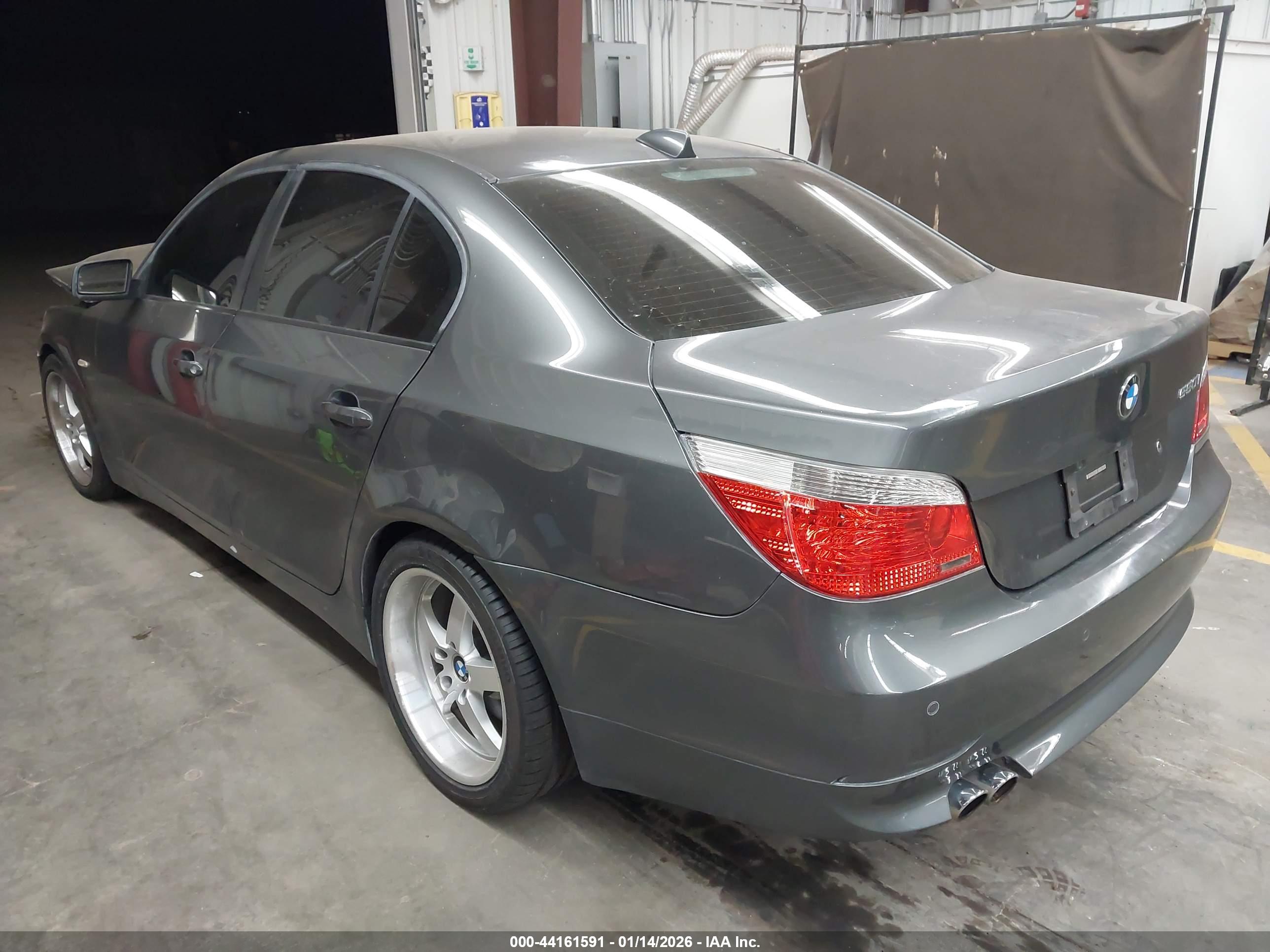 BMW 550I image 3