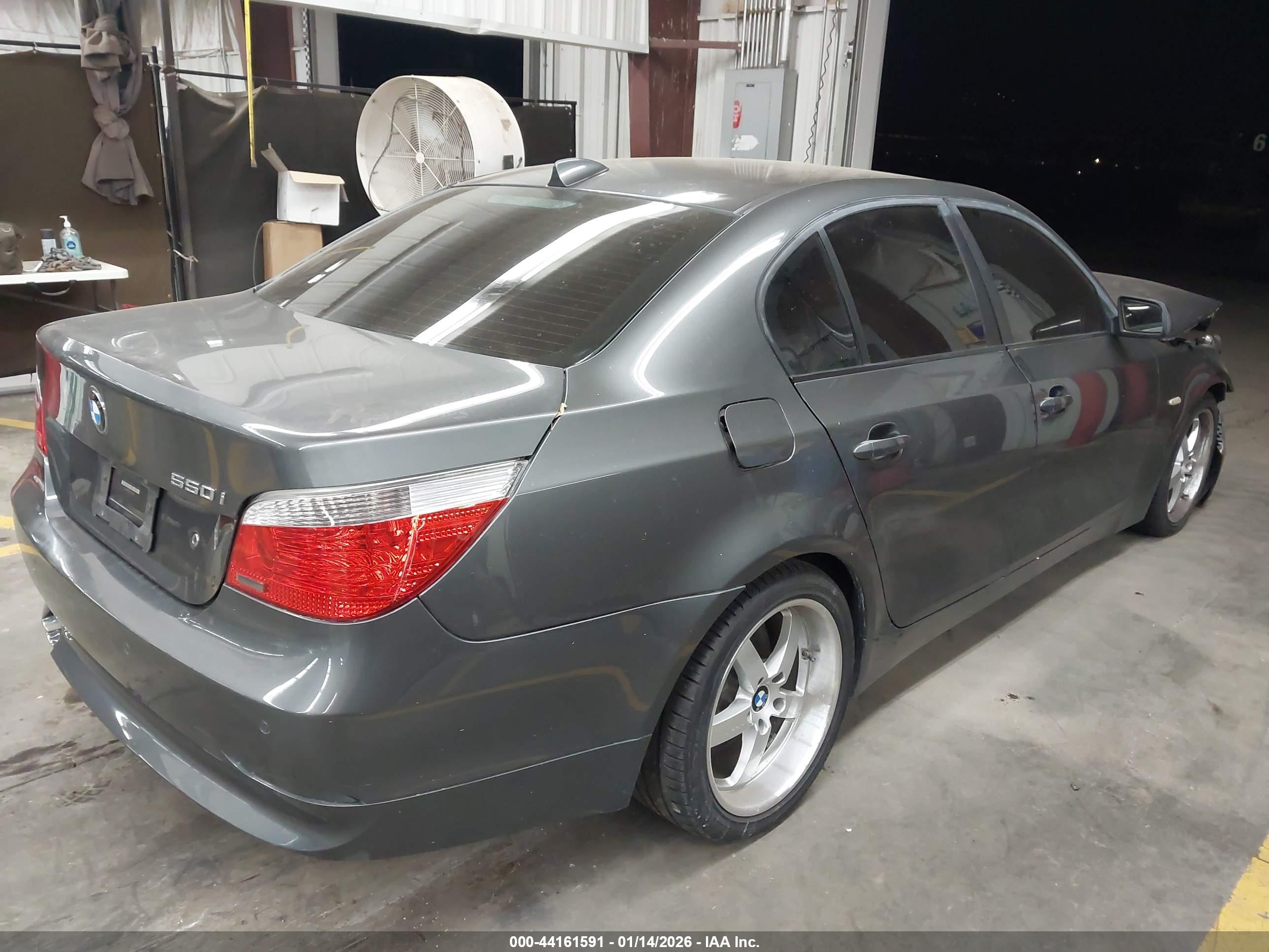 BMW 550I image 4