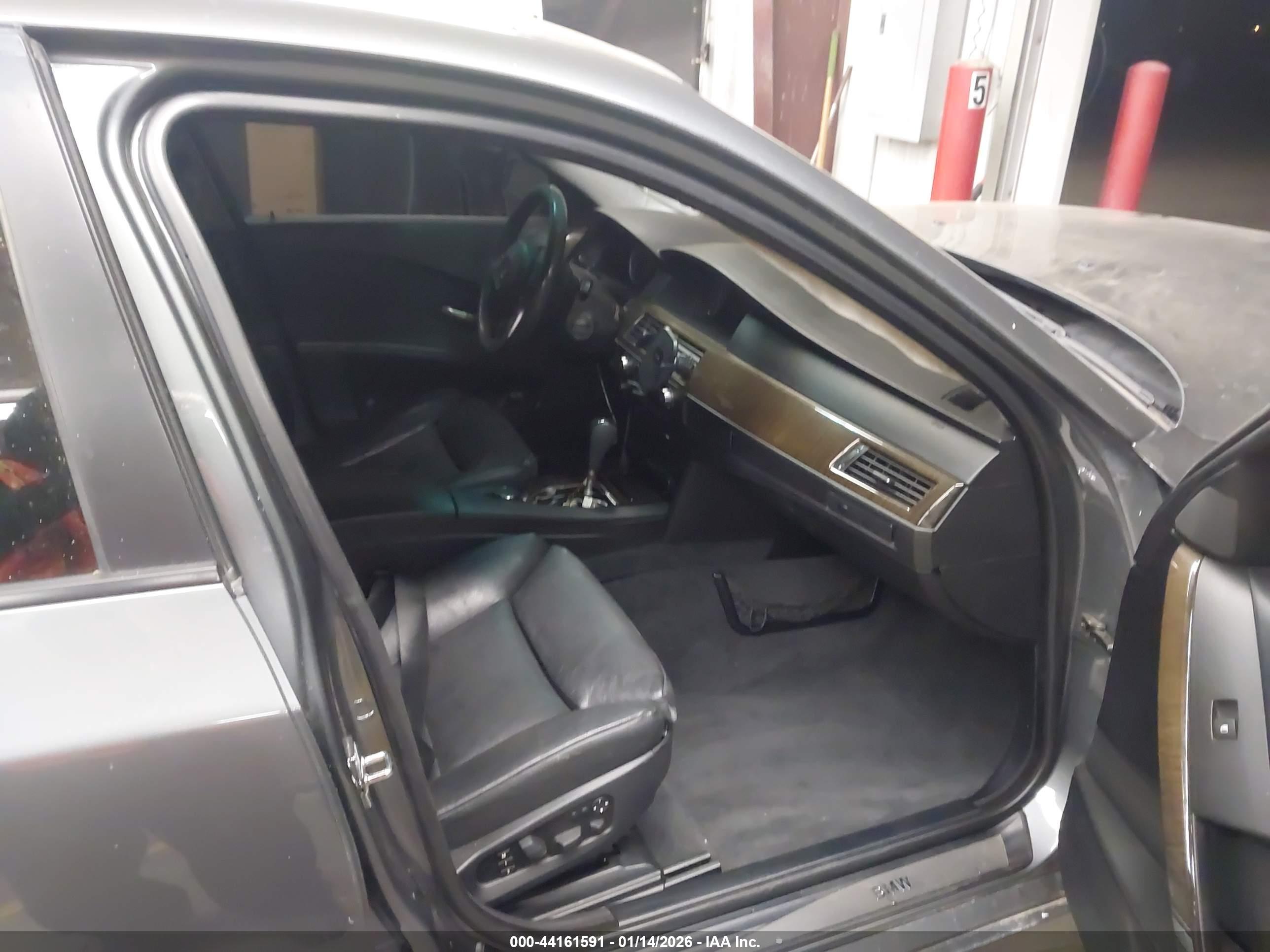 BMW 550I image 5