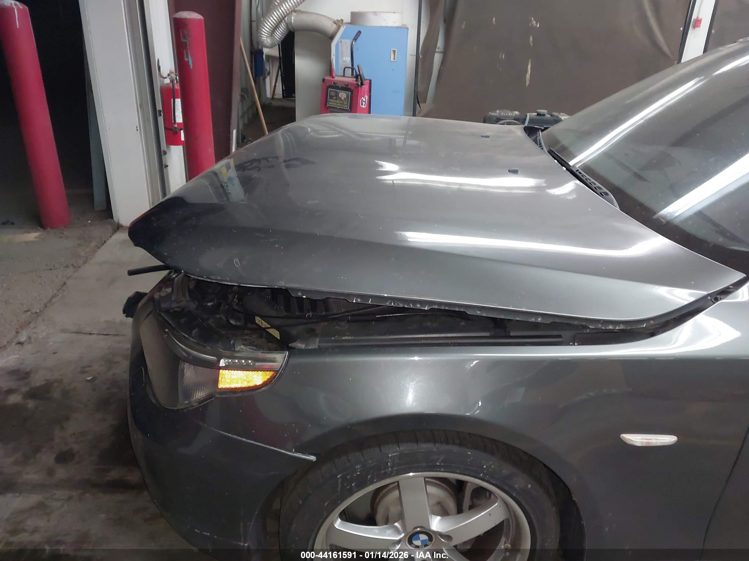 BMW 550I image 6