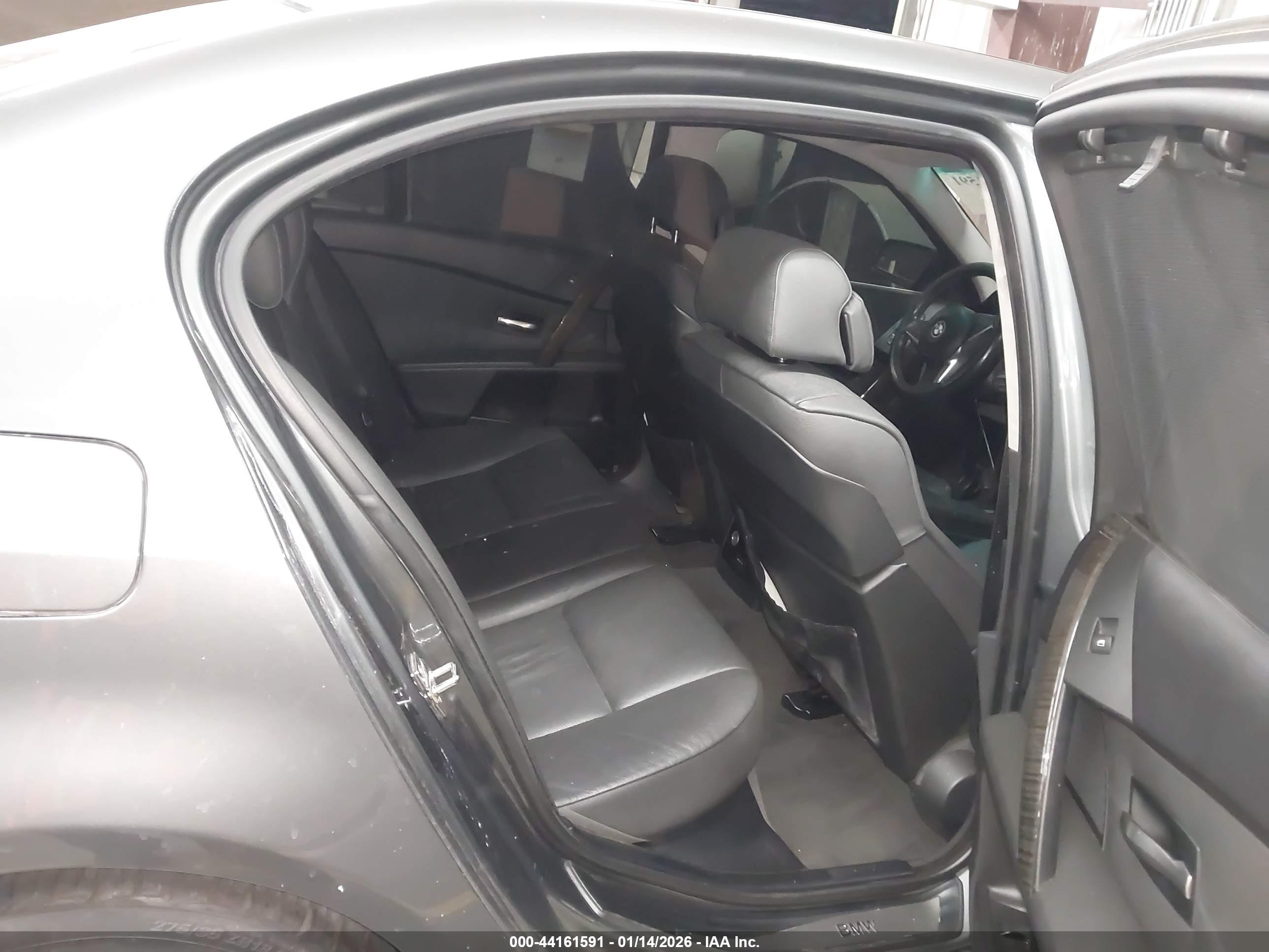 BMW 550I image 8
