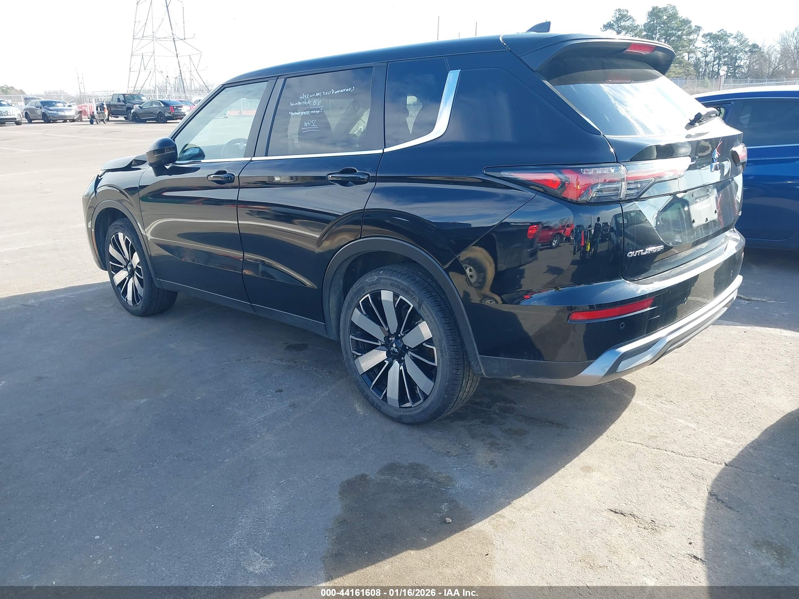 MITSUBISHI OUTLANDER image 3