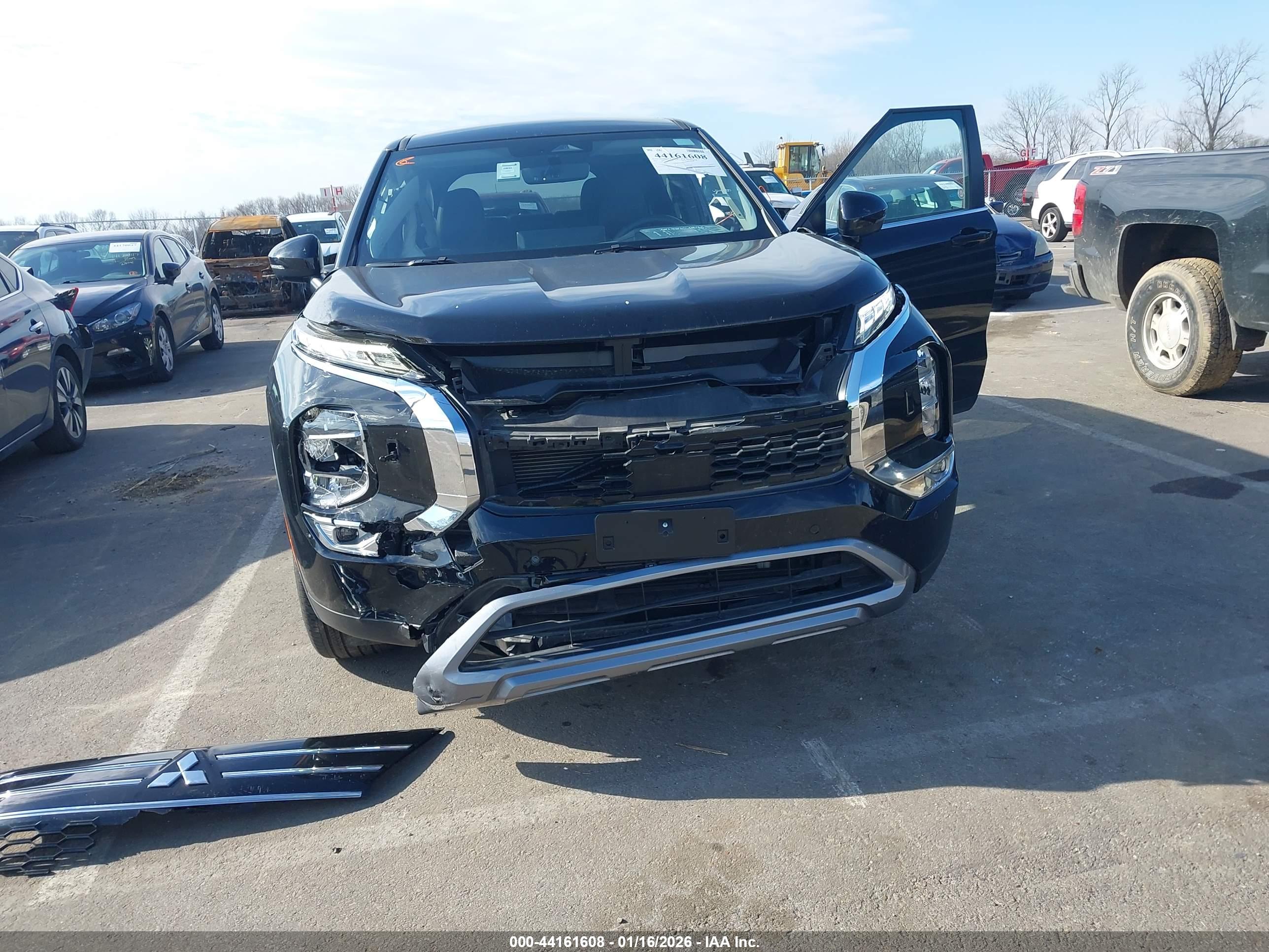 MITSUBISHI OUTLANDER image 6