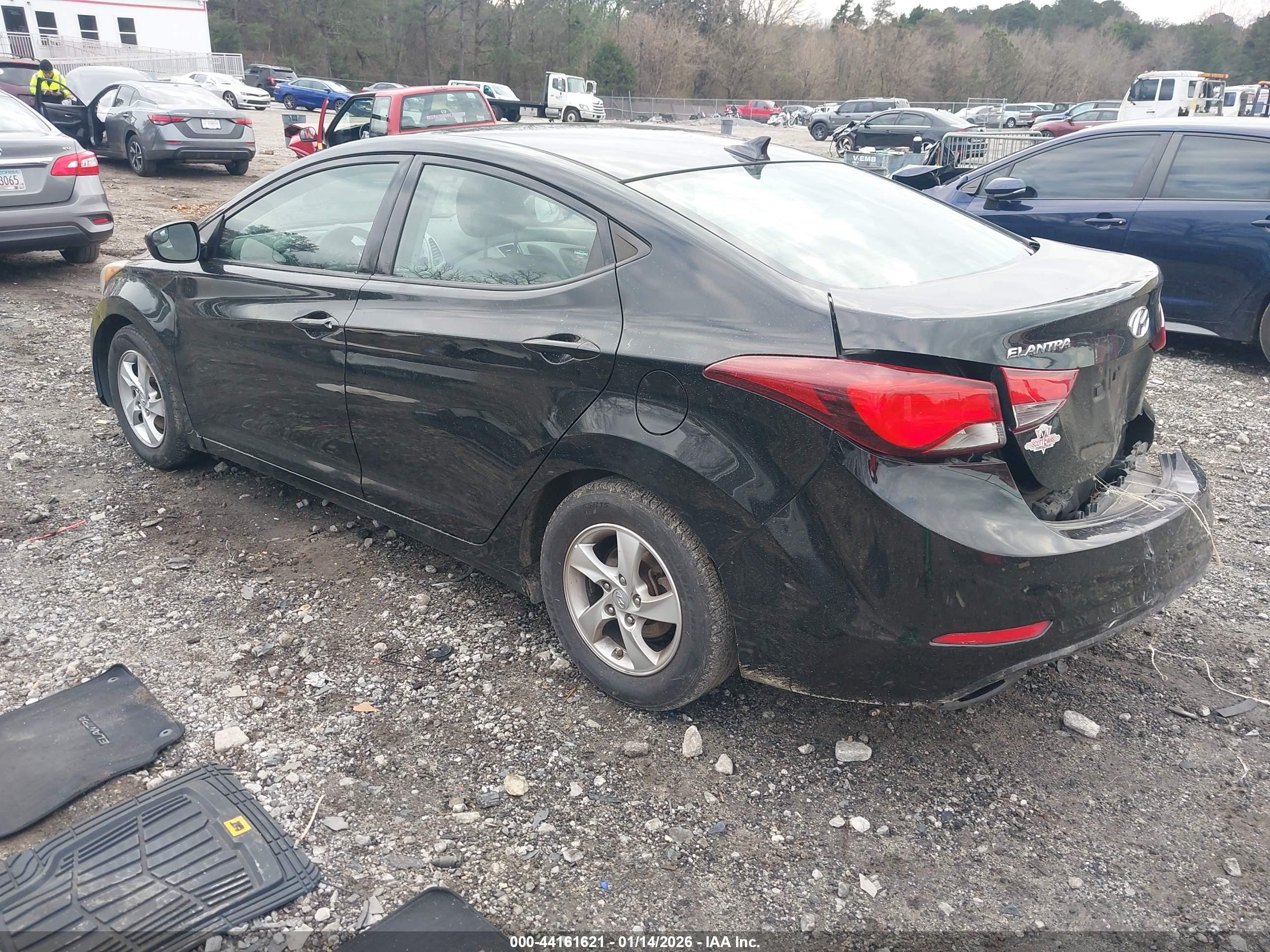 HYUNDAI ELANTRA image 3