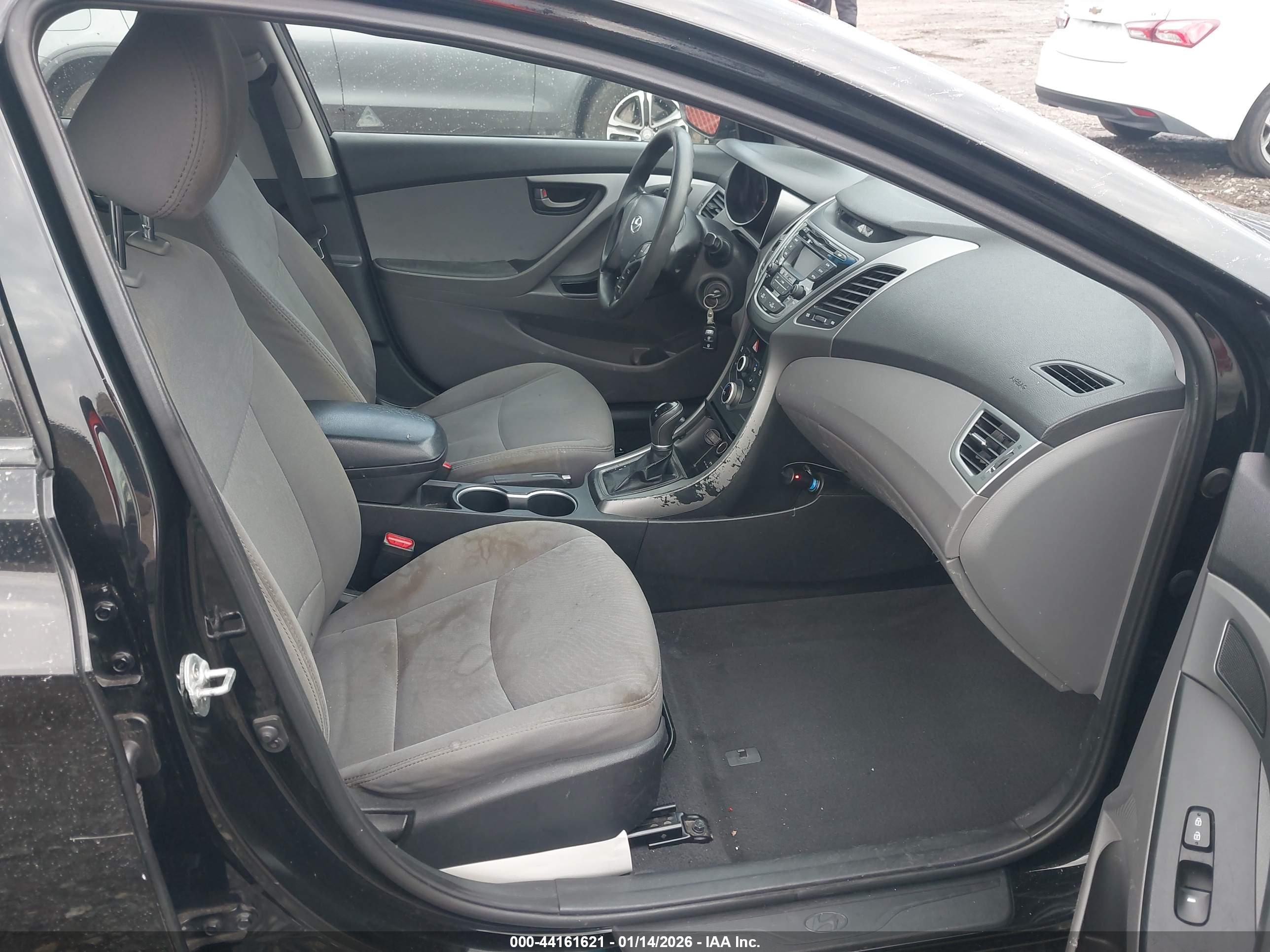 HYUNDAI ELANTRA image 5