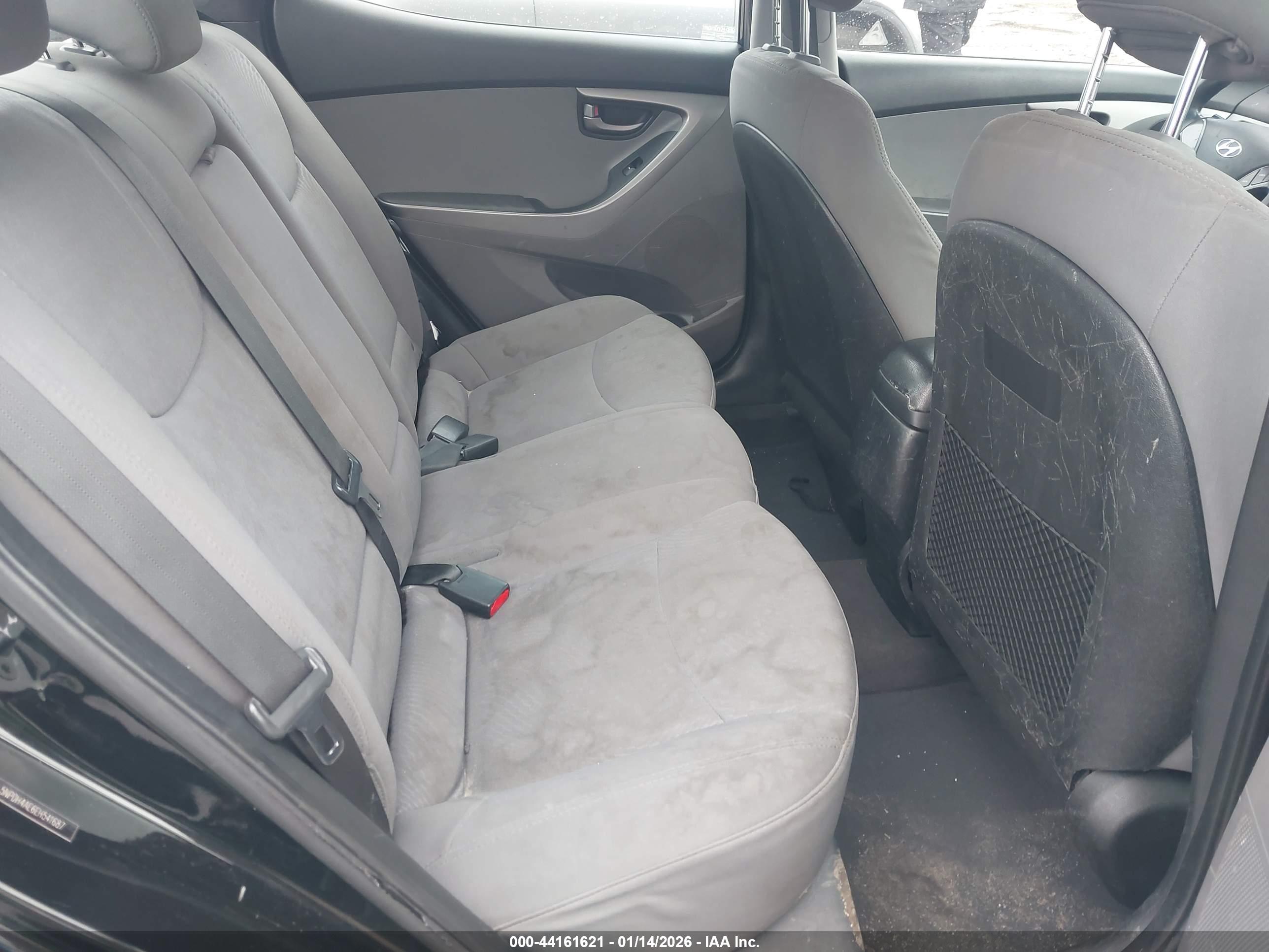 HYUNDAI ELANTRA image 8