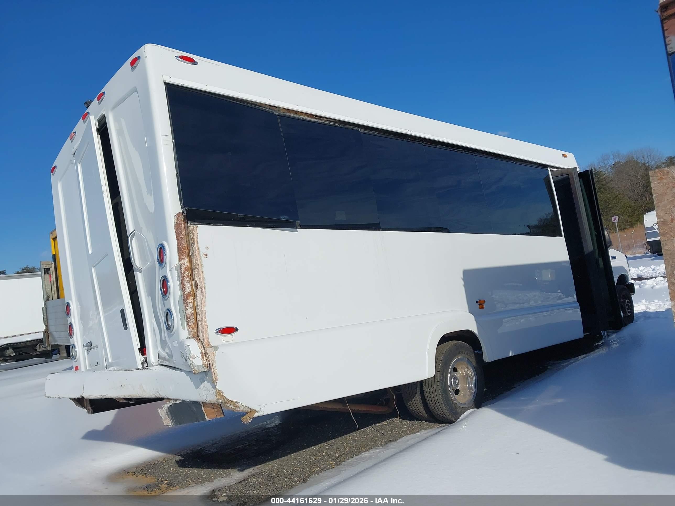 FORD E-450 image 4