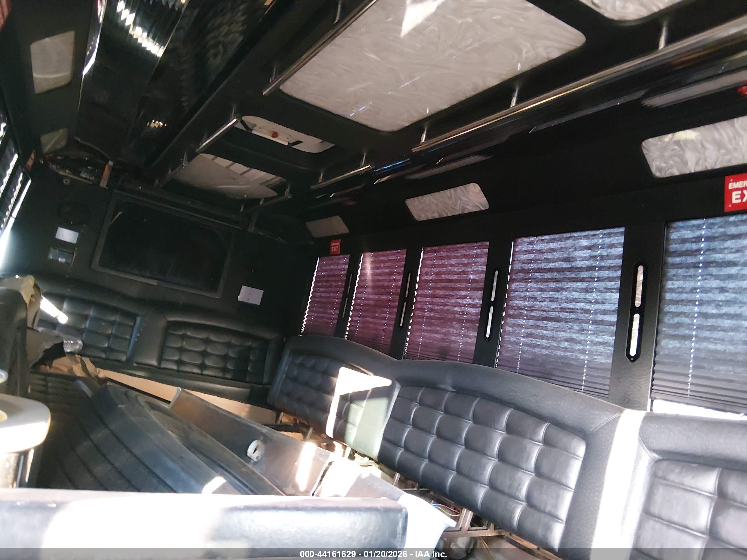 FORD E-450 image 7