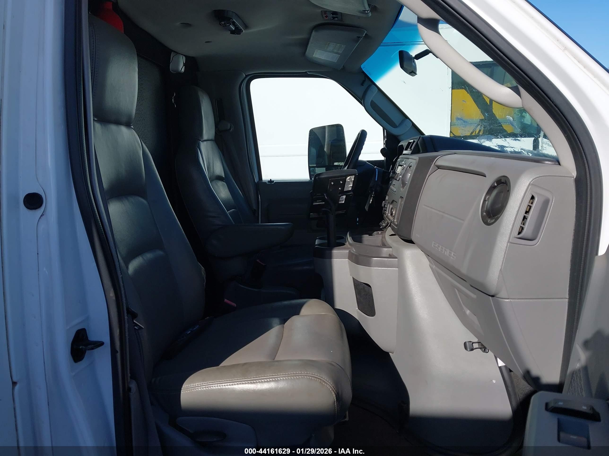 FORD E-450 image 8