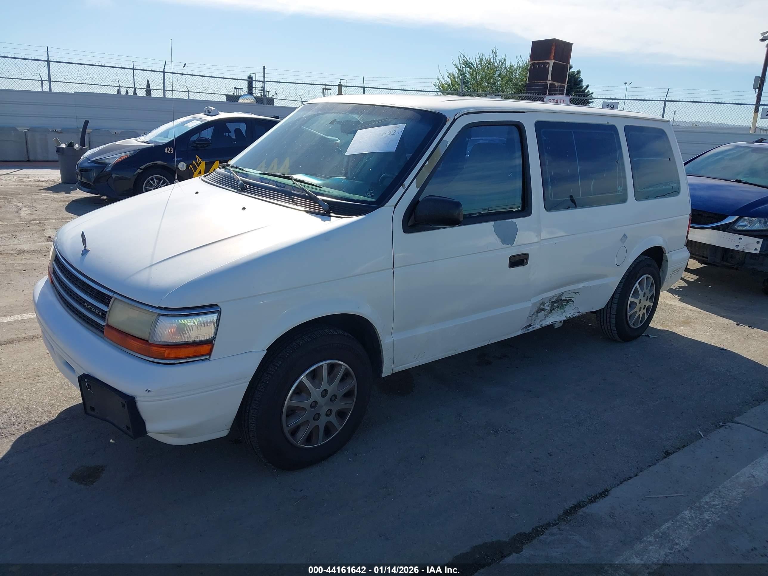 PLYMOUTH VOYAGER image 2