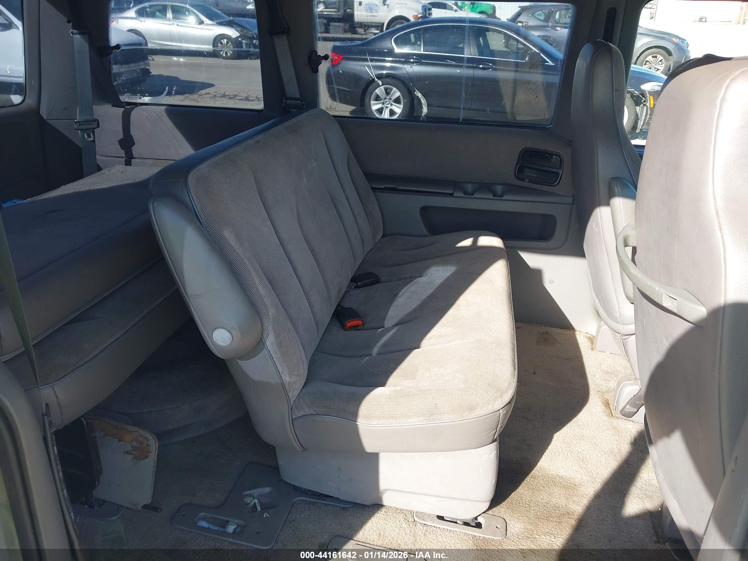 PLYMOUTH VOYAGER image 8