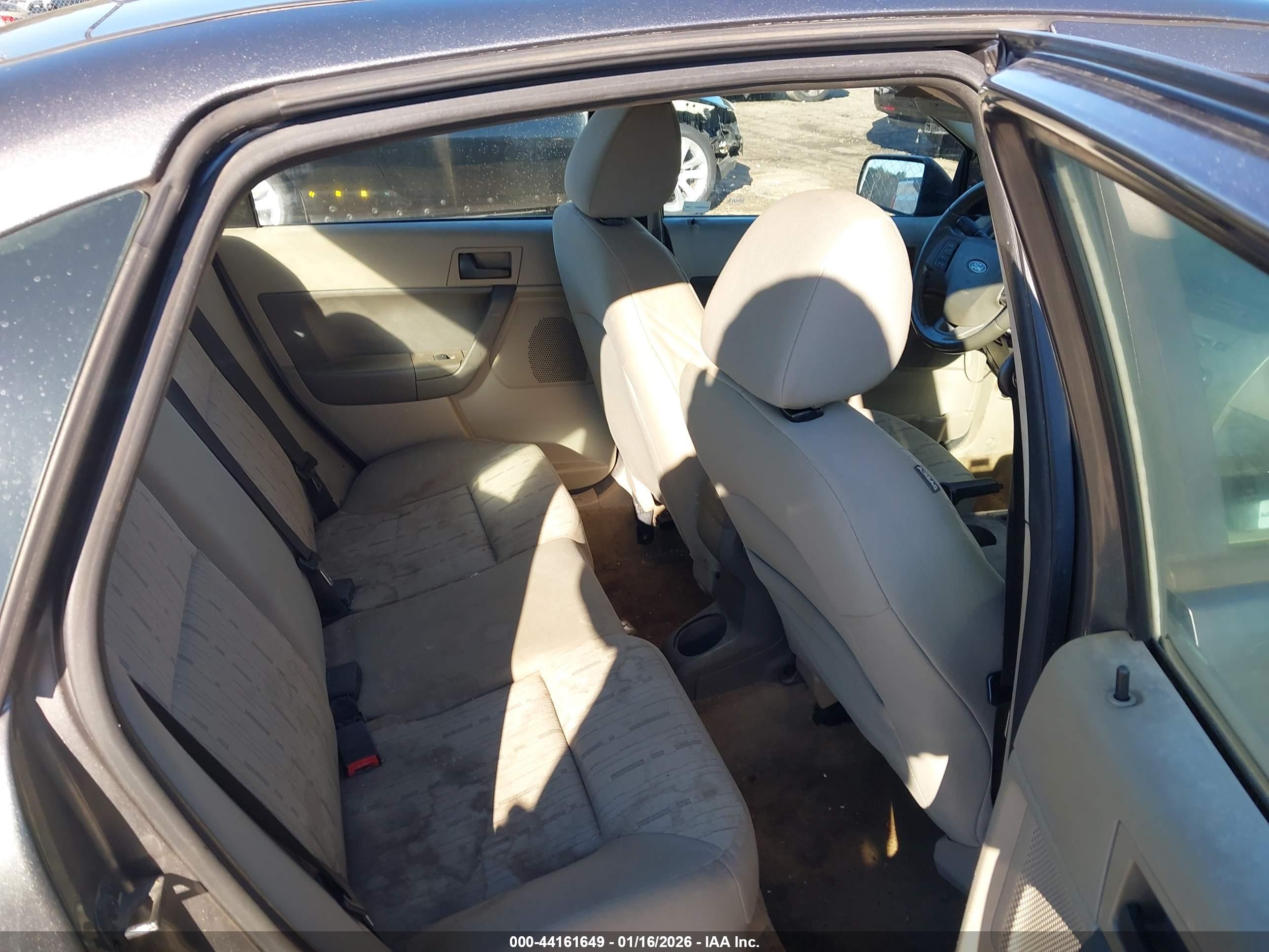 FORD FOCUS image 8