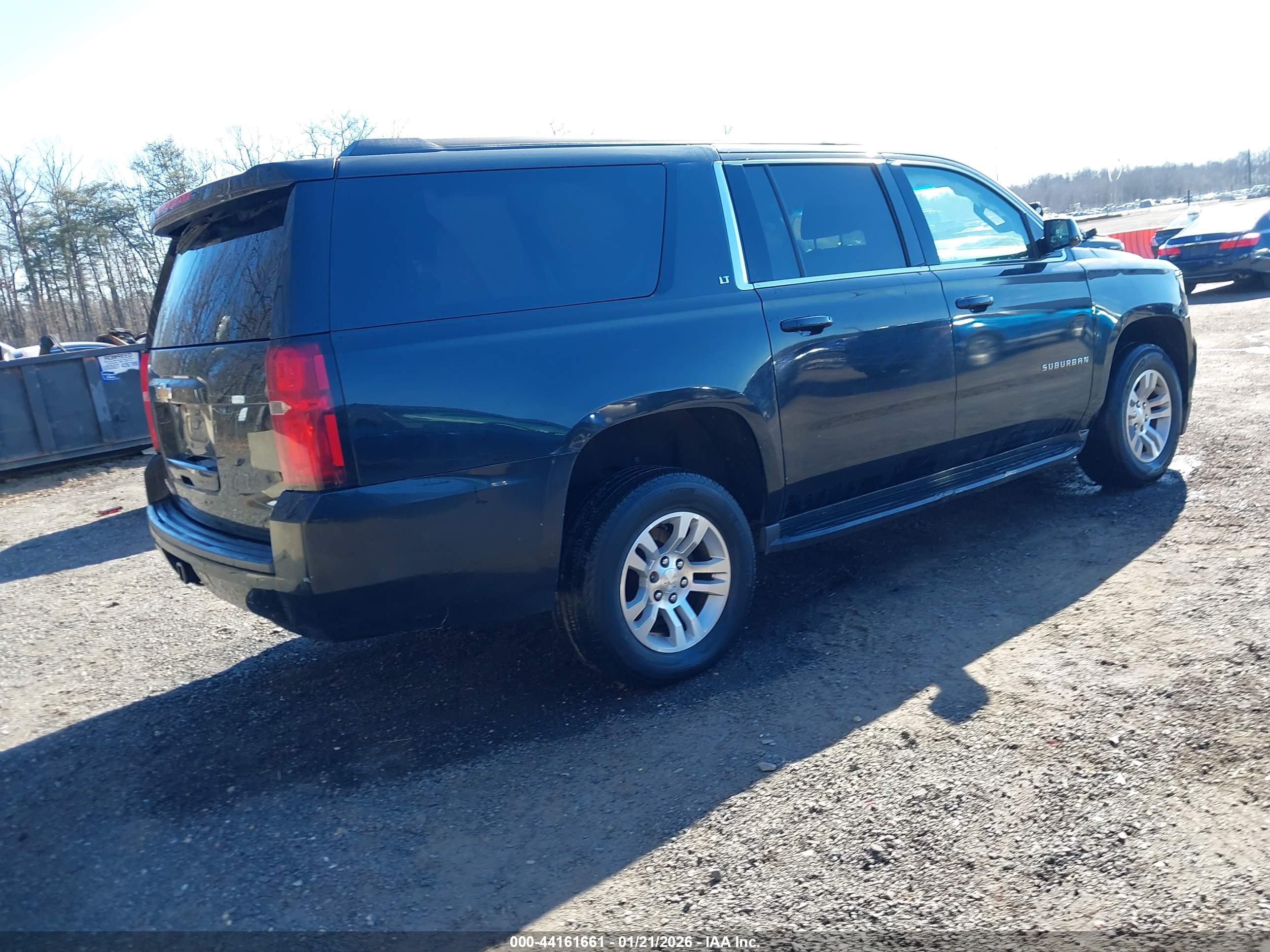 CHEVROLET SUBURBAN image 4