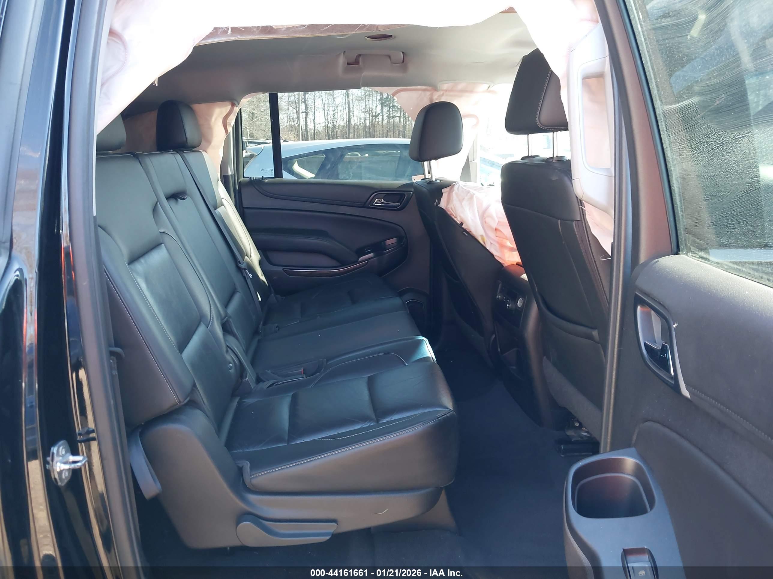 CHEVROLET SUBURBAN image 8