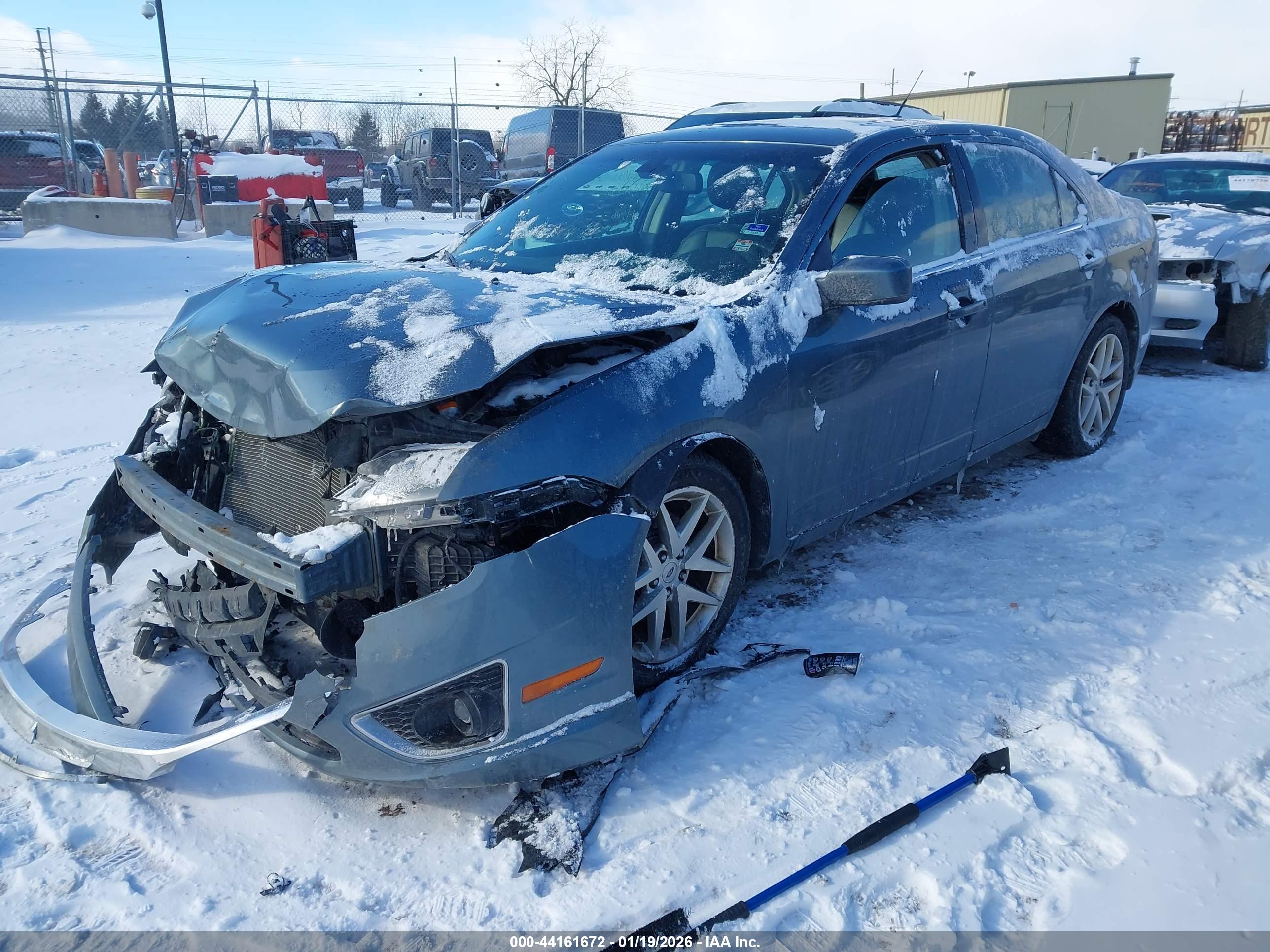 FORD FUSION image 2