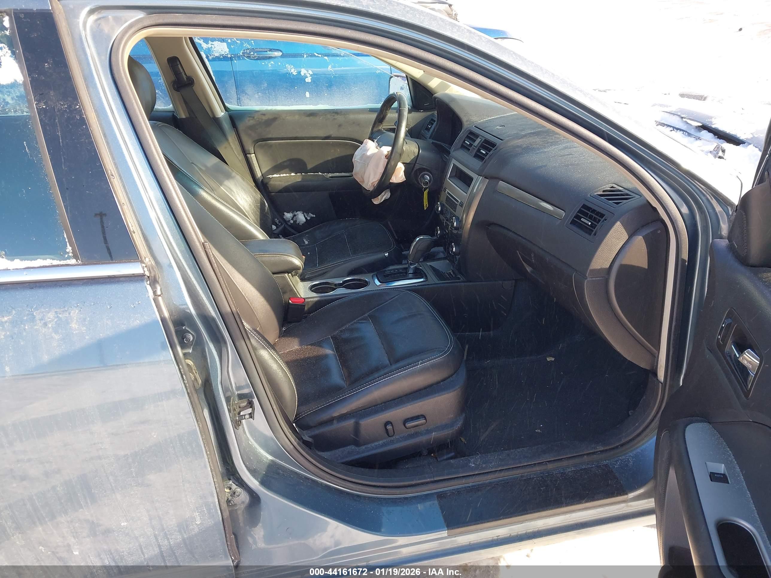 FORD FUSION image 5