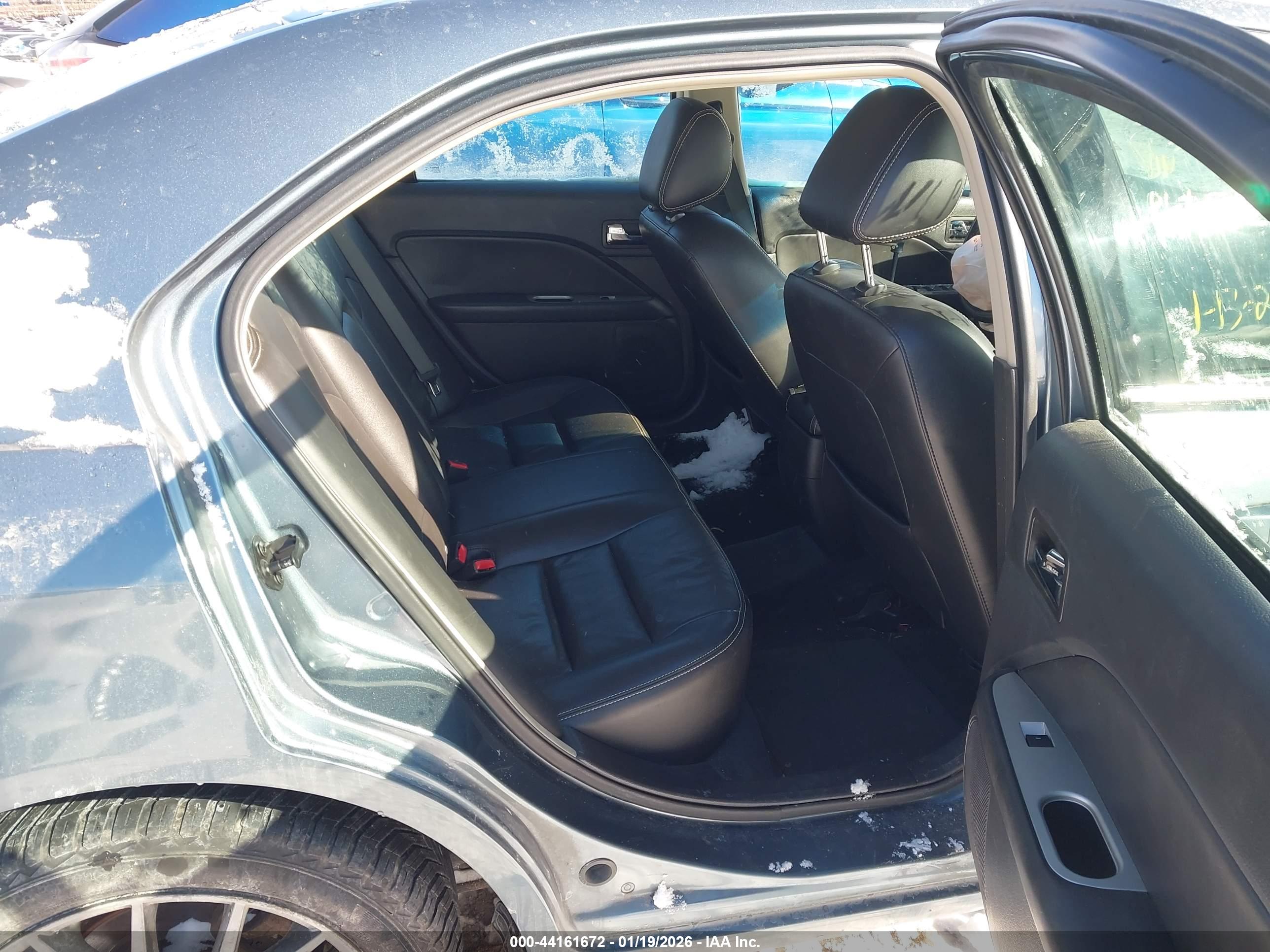 FORD FUSION image 8