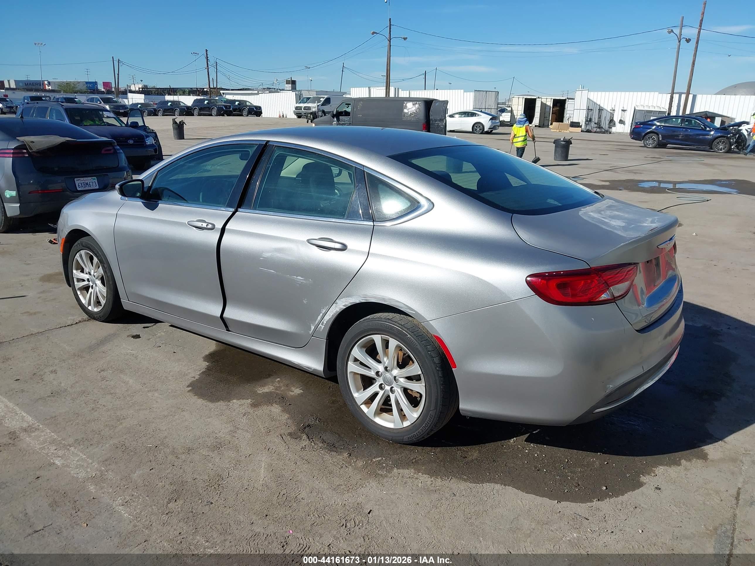 CHRYSLER 200 image 3