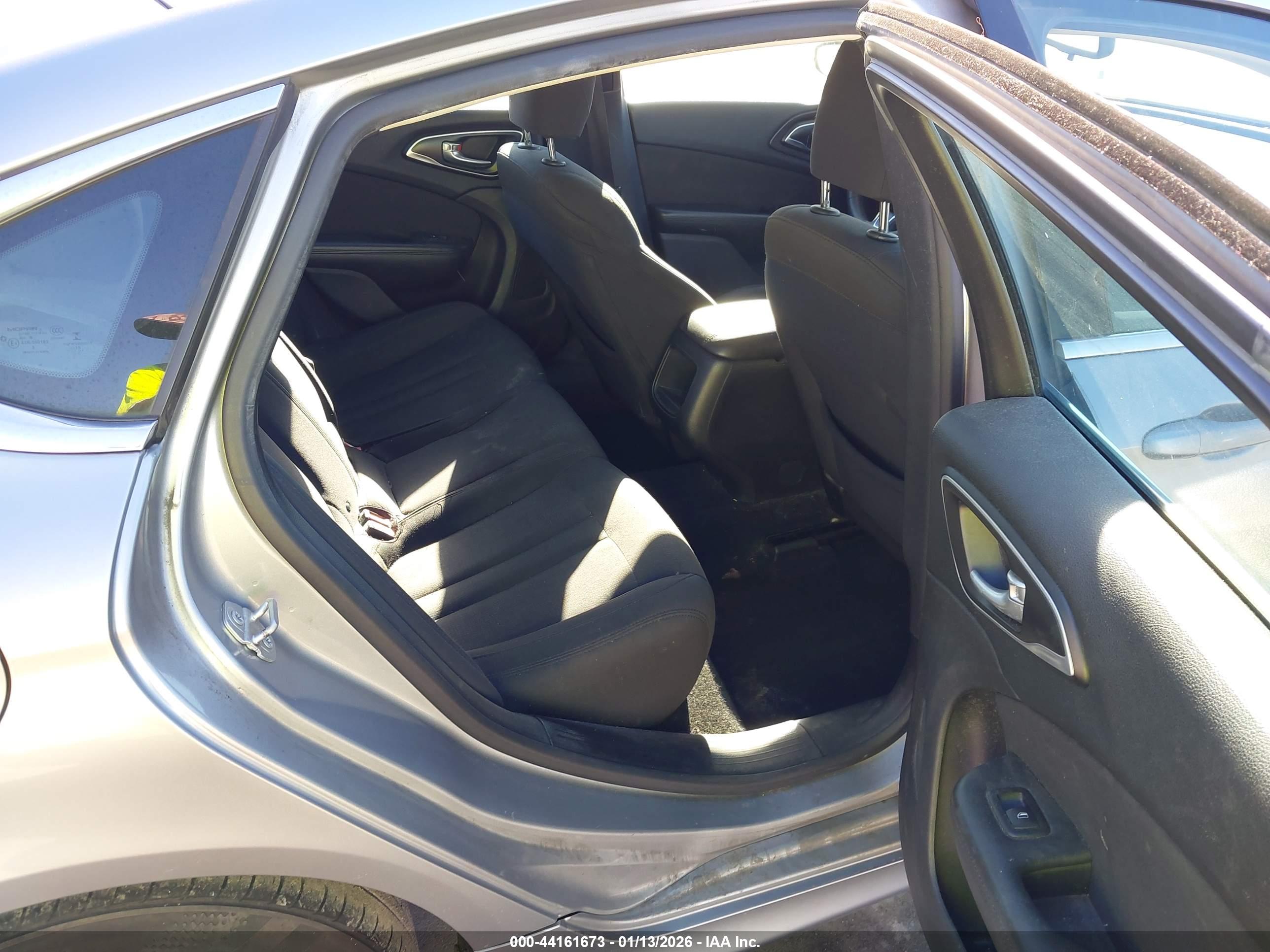 CHRYSLER 200 image 8