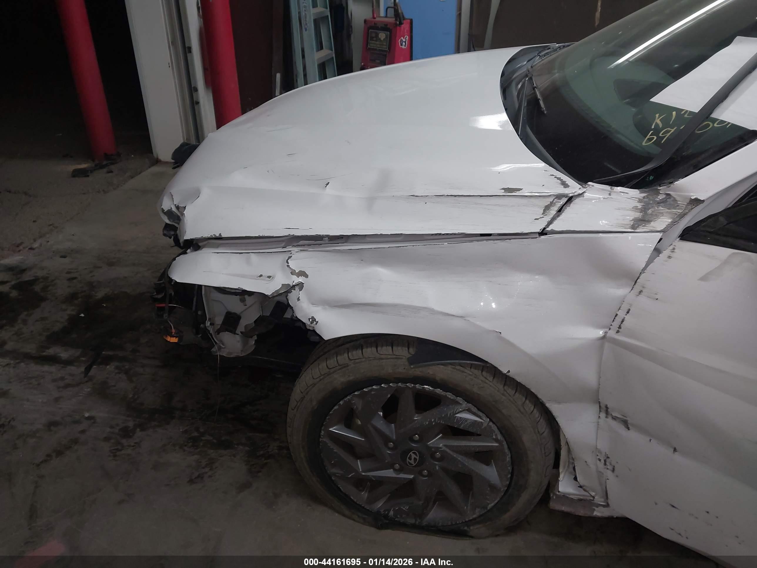 HYUNDAI ELANTRA image 6