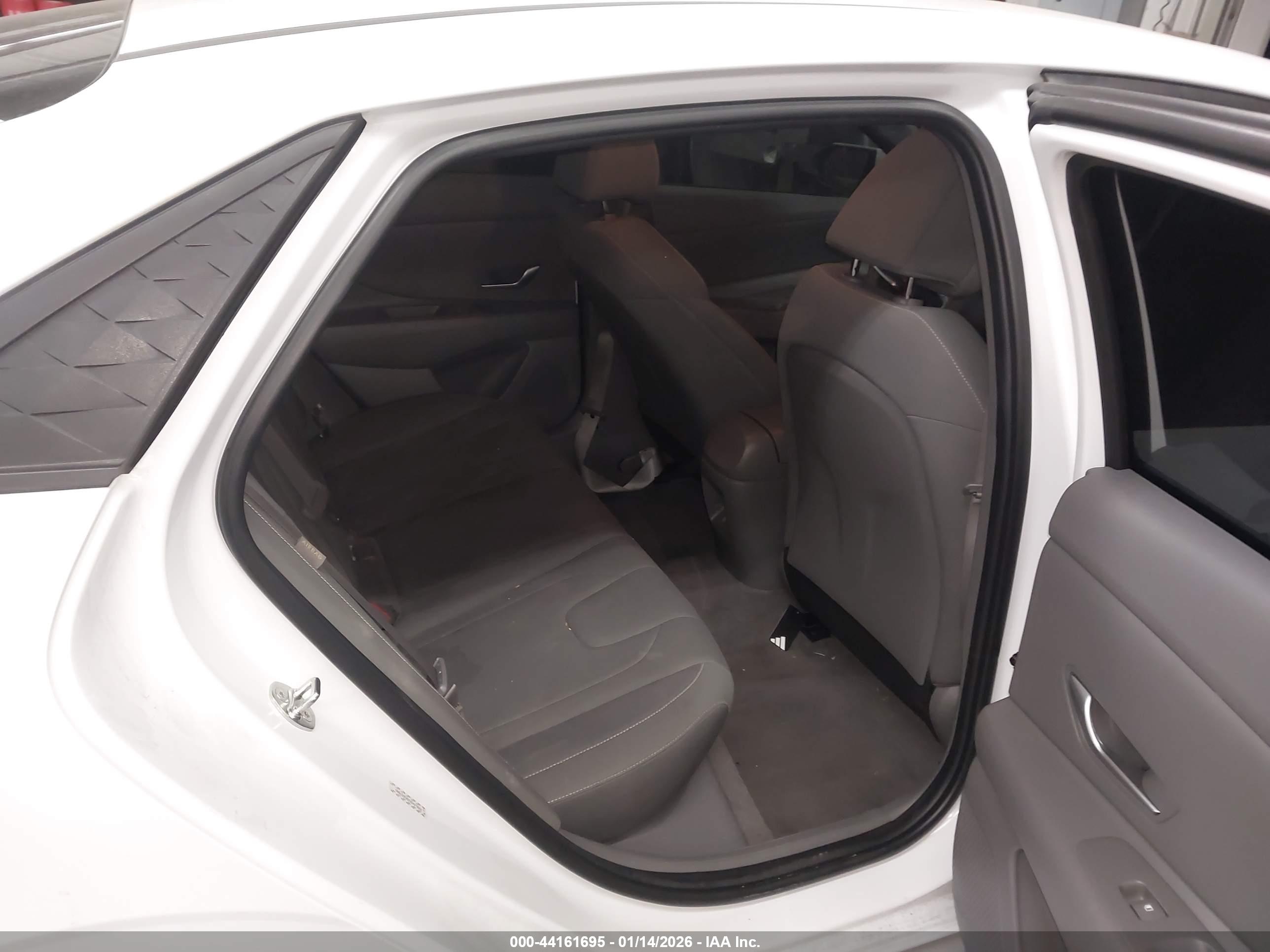 HYUNDAI ELANTRA image 8