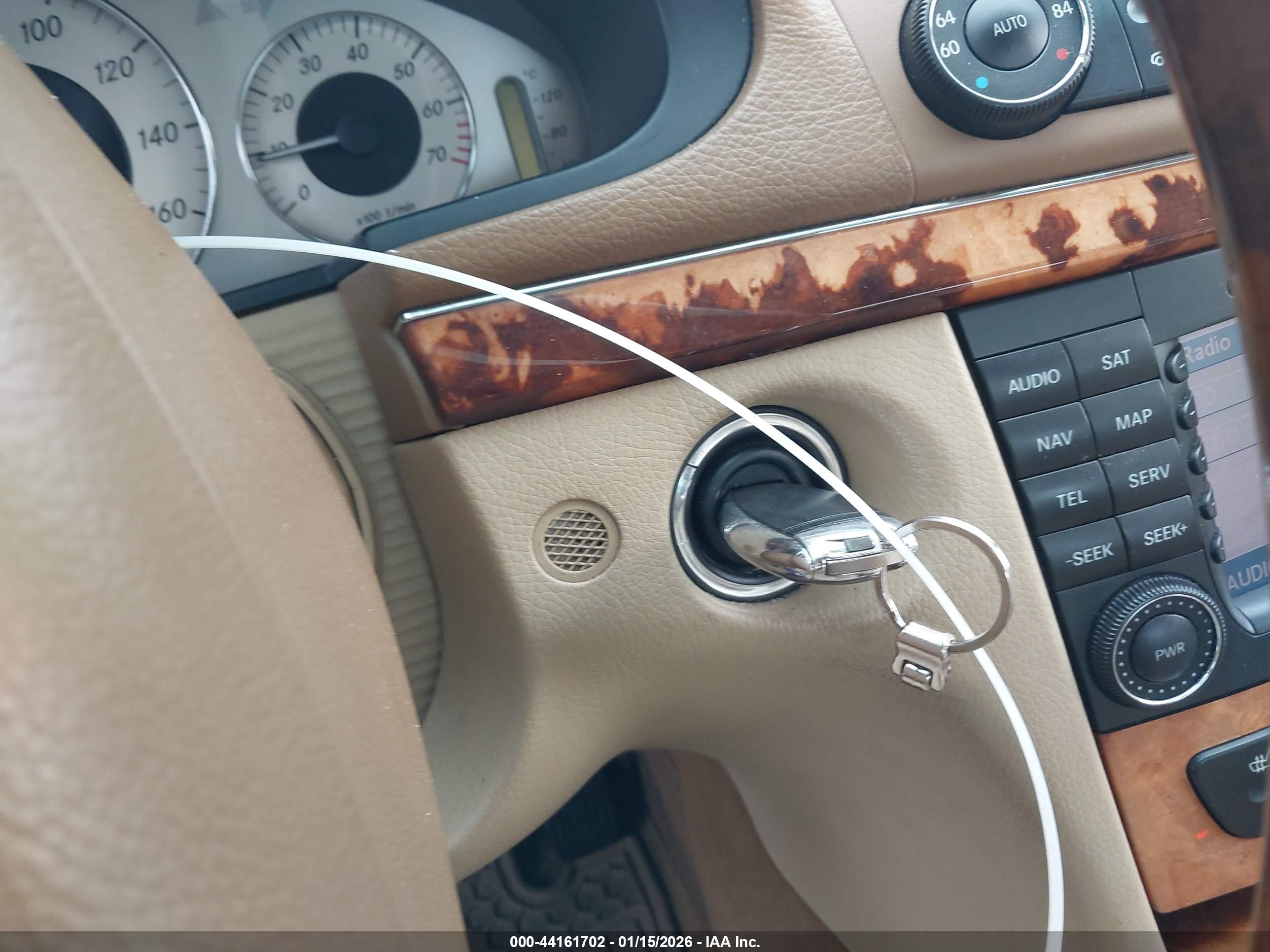 MERCEDES-BENZ E image 11
