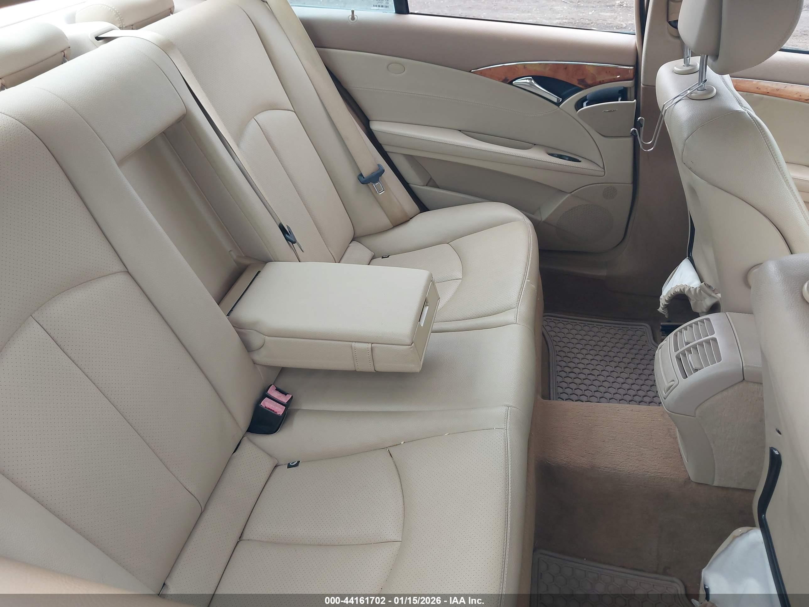 MERCEDES-BENZ E image 8