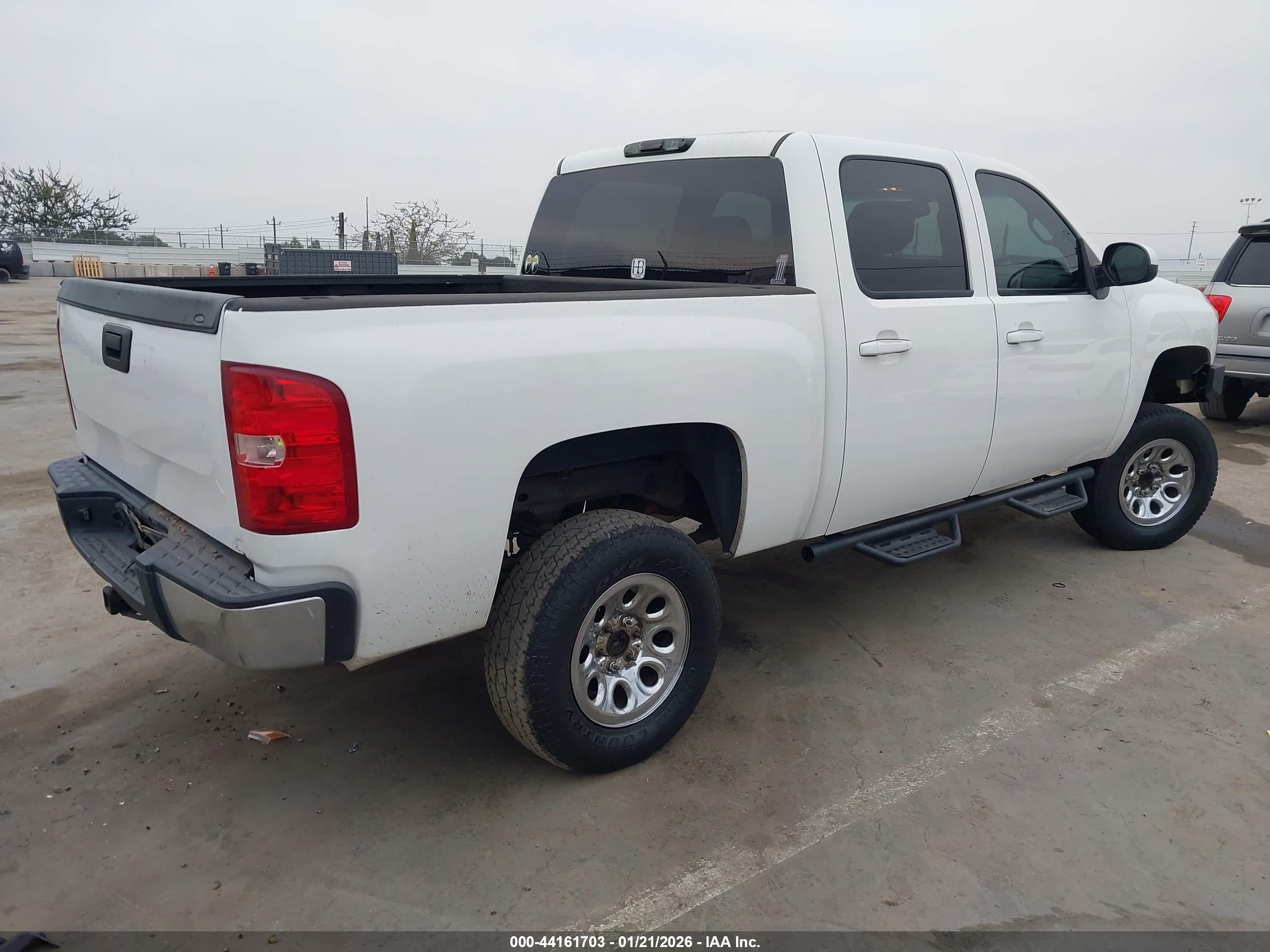 CHEVROLET SILVERADO image 4