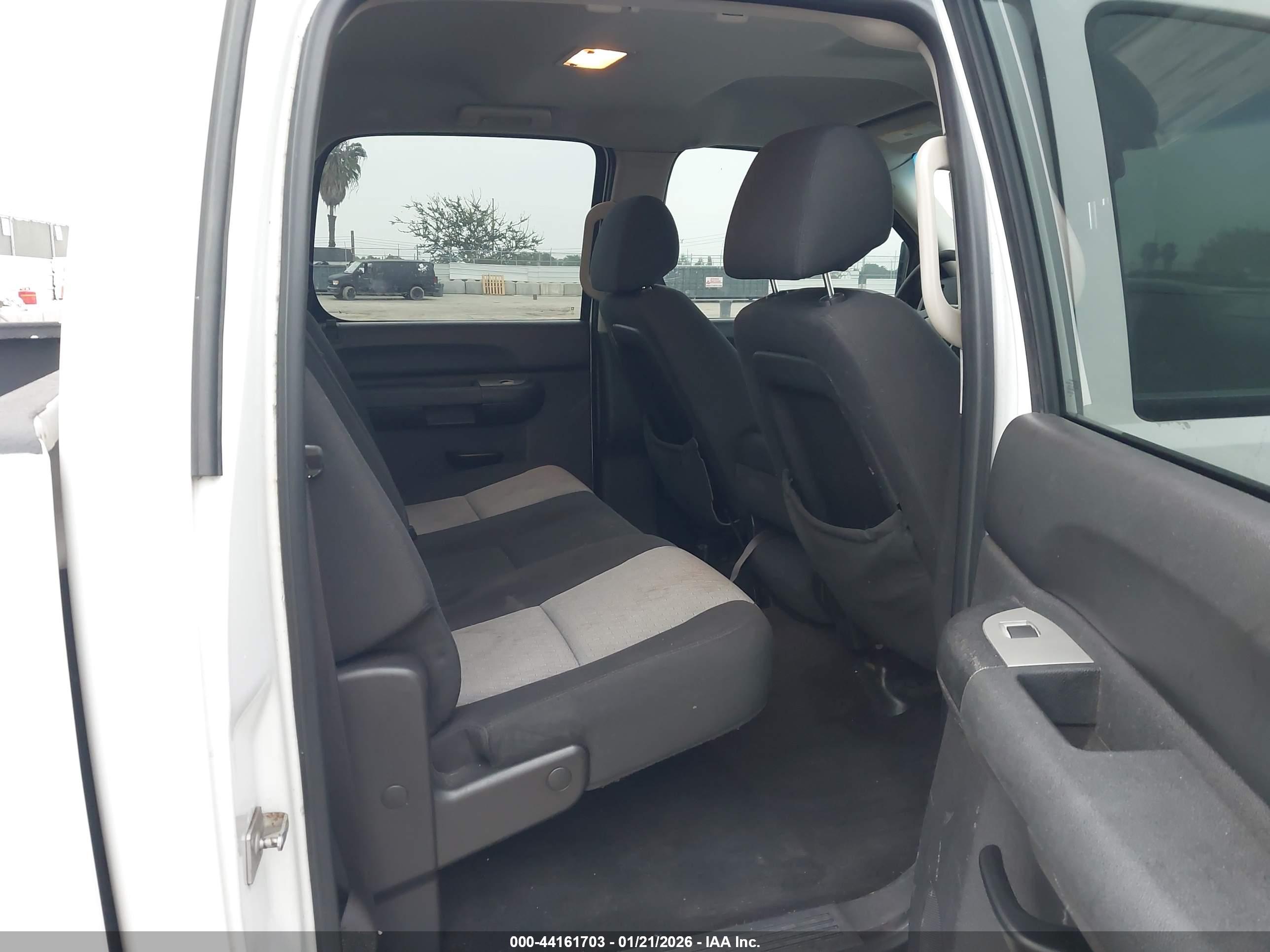 CHEVROLET SILVERADO image 8