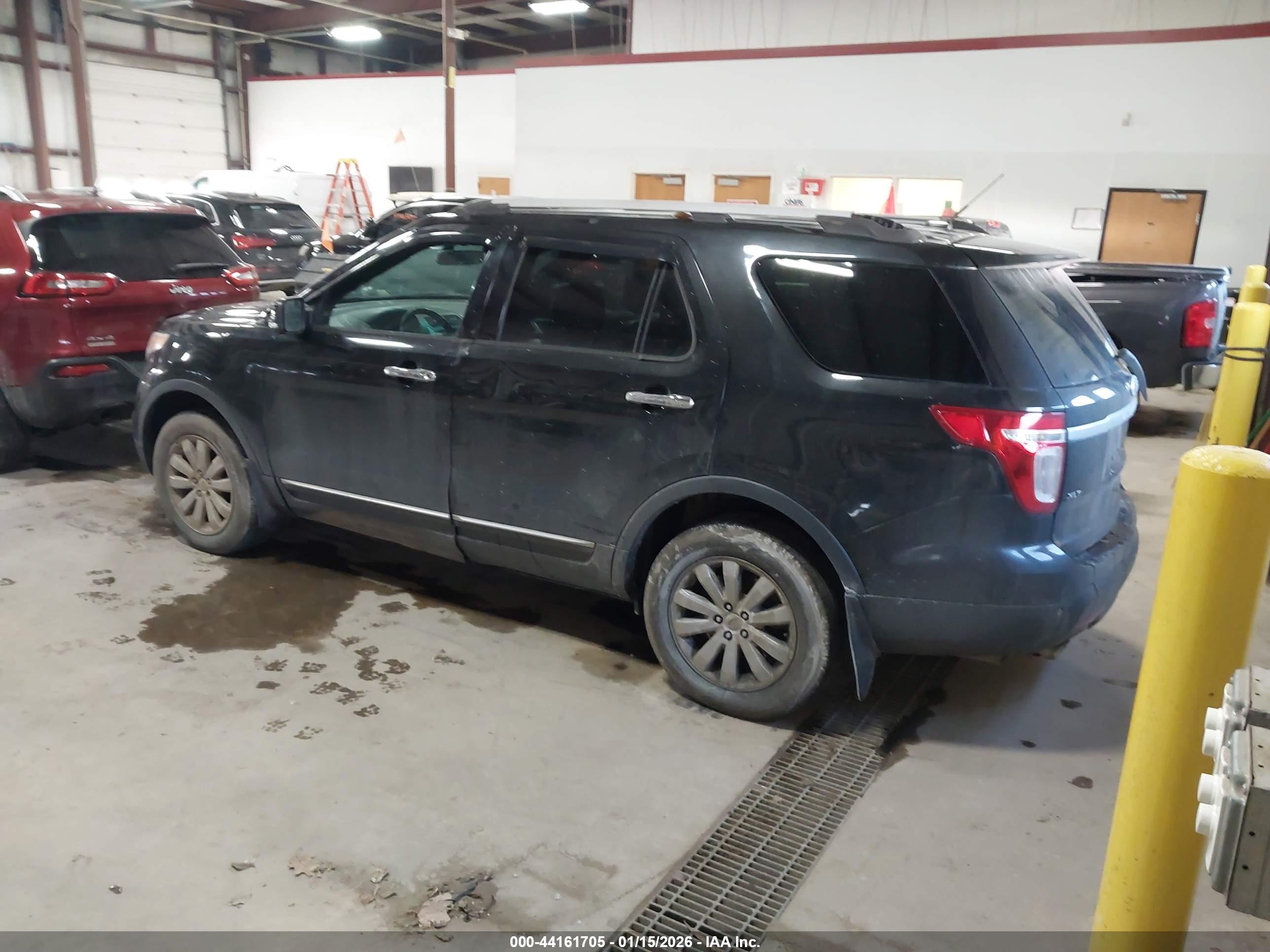 FORD EXPLORER image 3