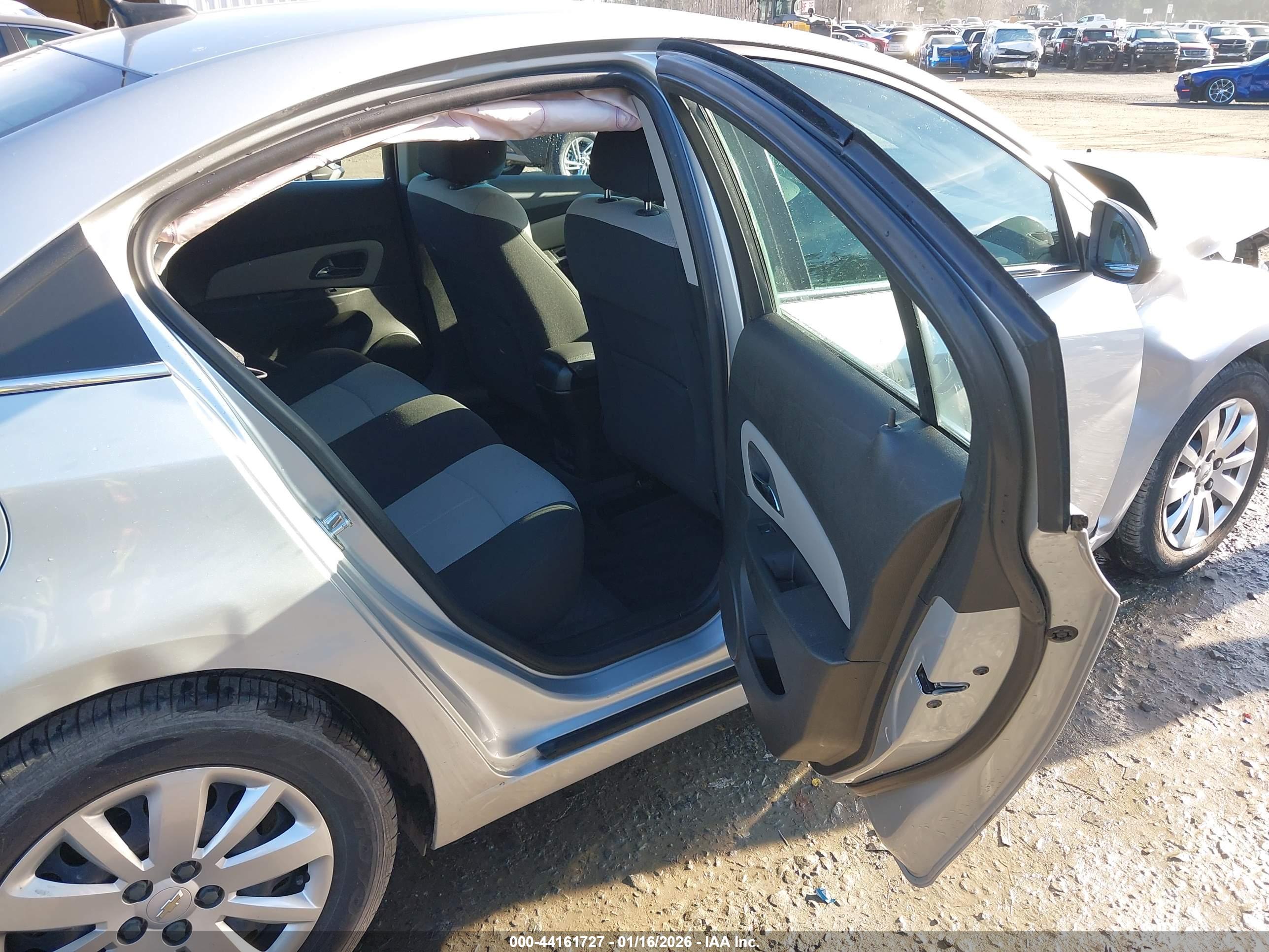 CHEVROLET CRUZE image 8