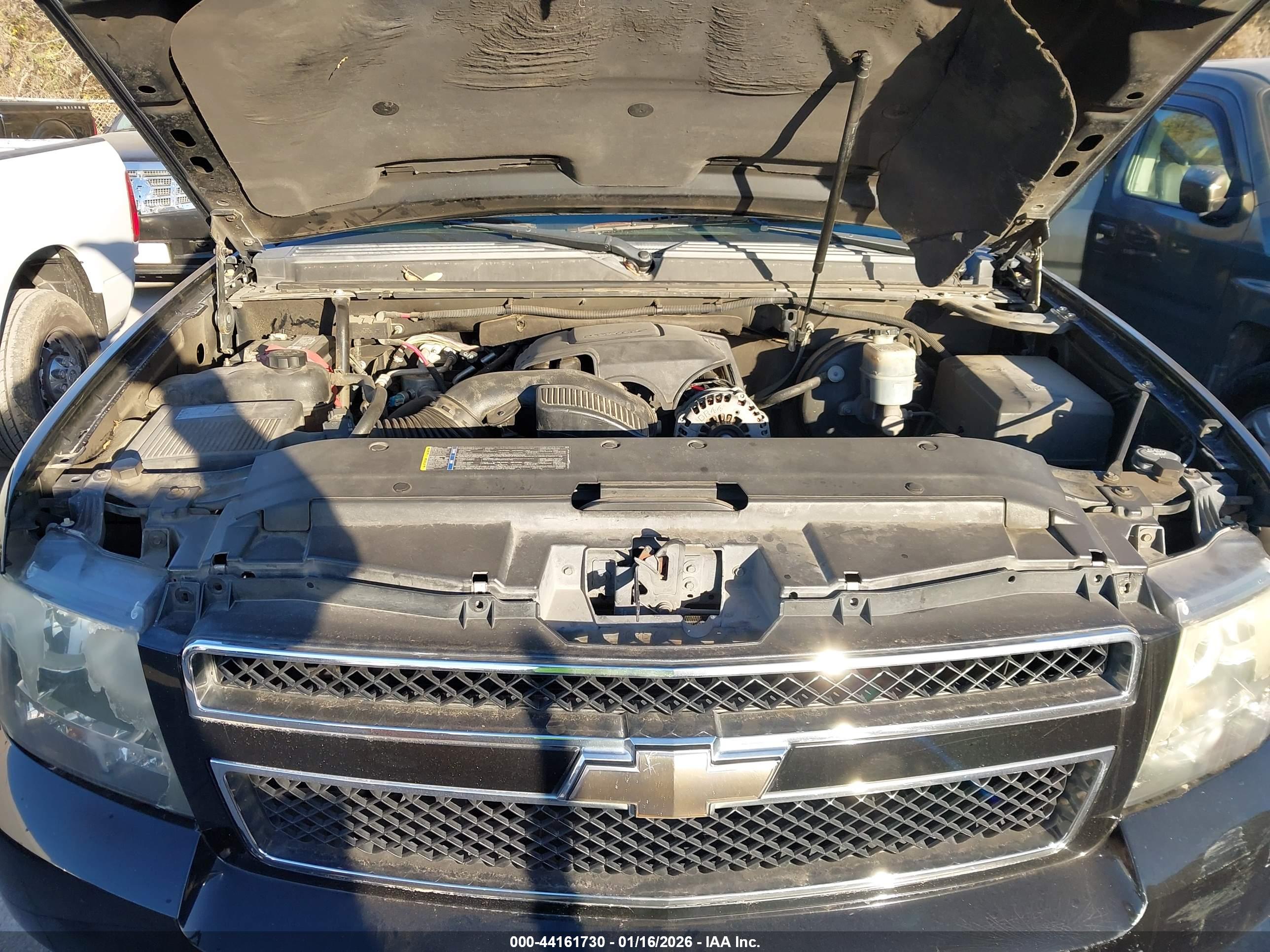 CHEVROLET SUBURBAN image 10
