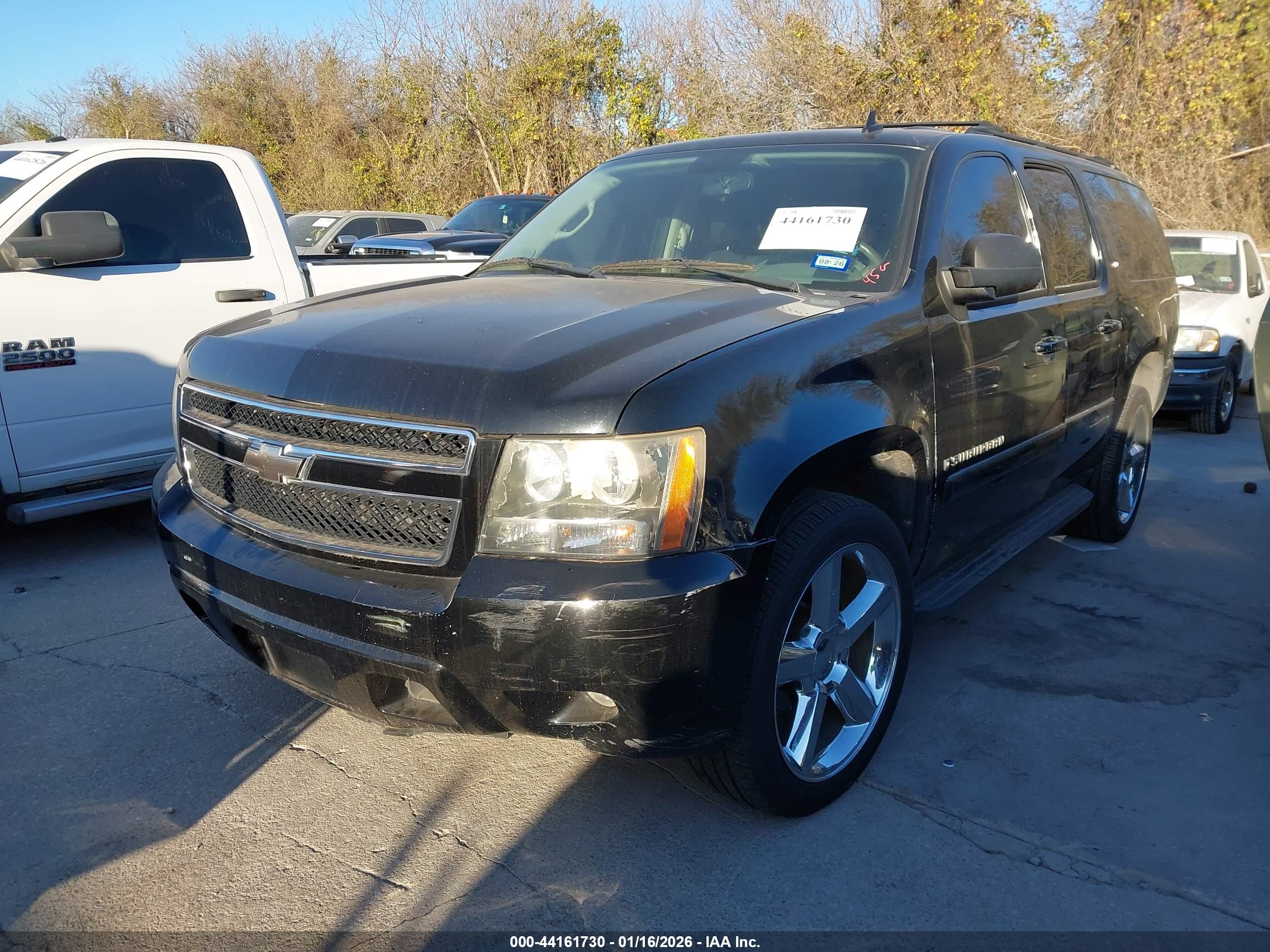 CHEVROLET SUBURBAN image 2