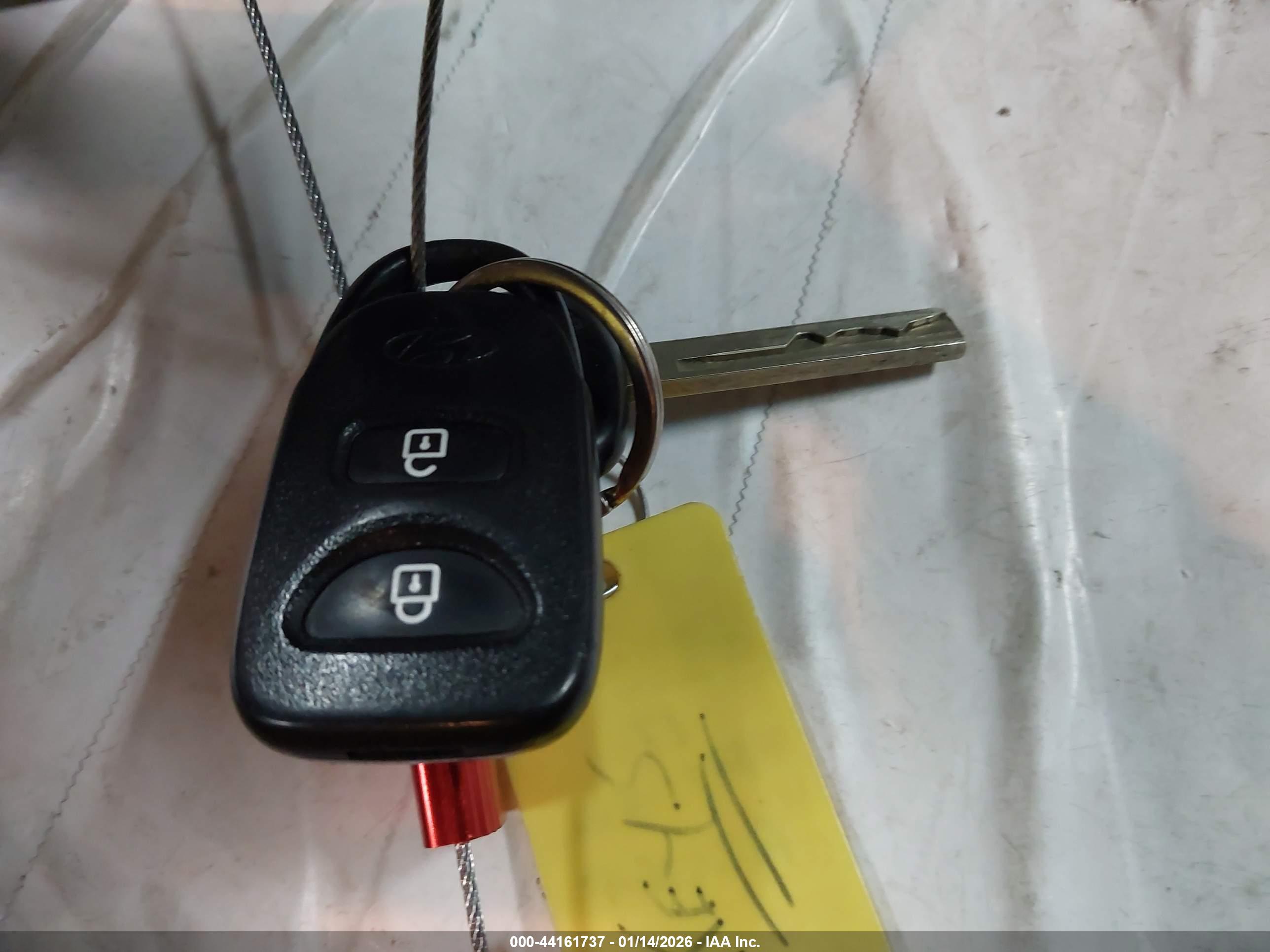 HYUNDAI ACCENT image 11